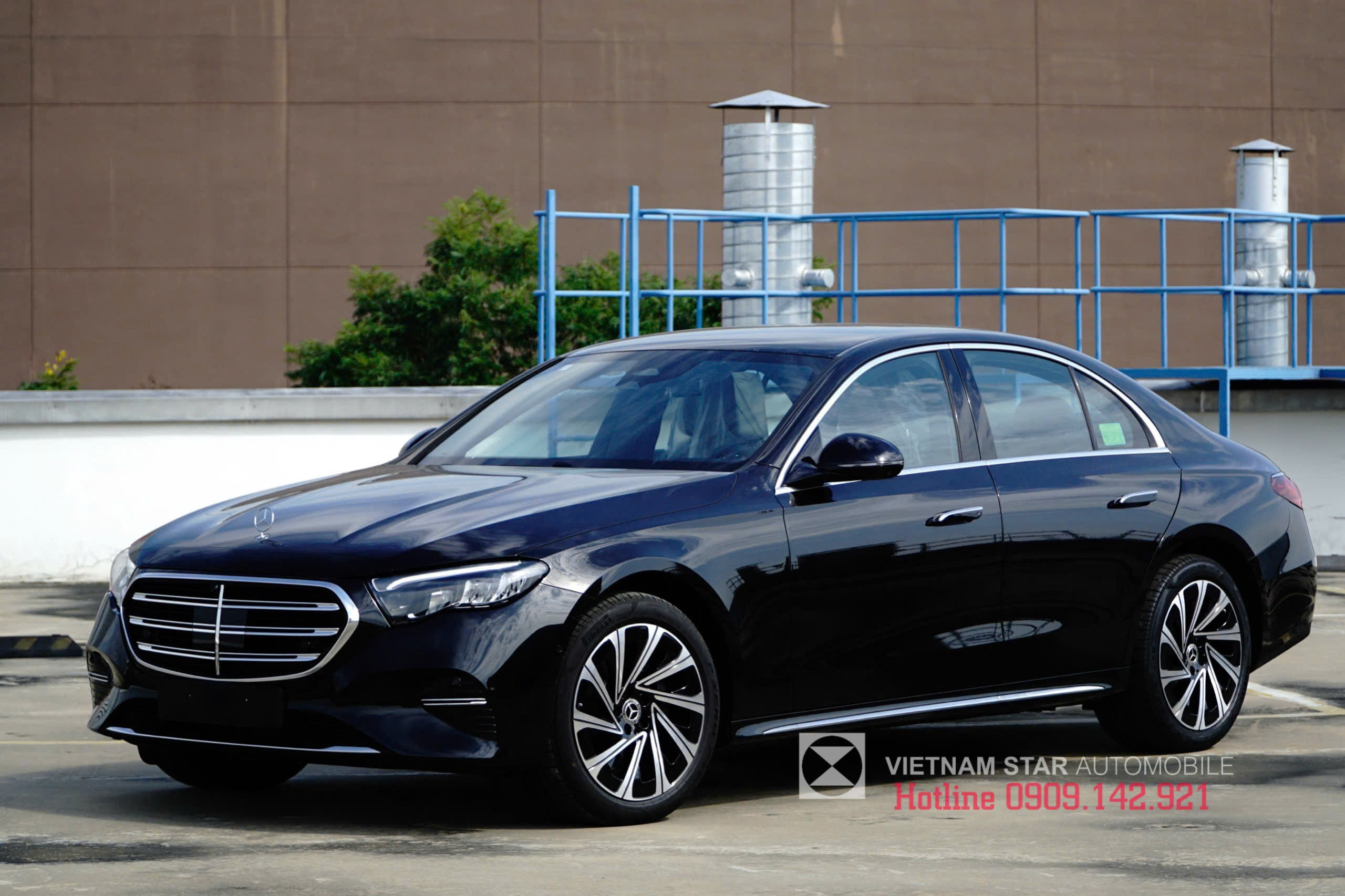 ba phiên bản mercedes e class 2025: e200 avantgarde e200 exclusive e300 amg ra mắt