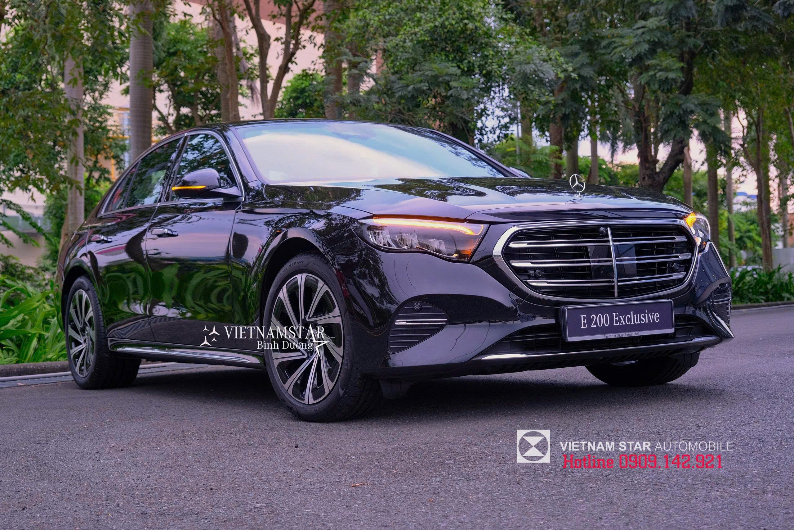 mercedes-benz e 200 exclusive 2025 màu đen ngôi sao đứng truyền thống