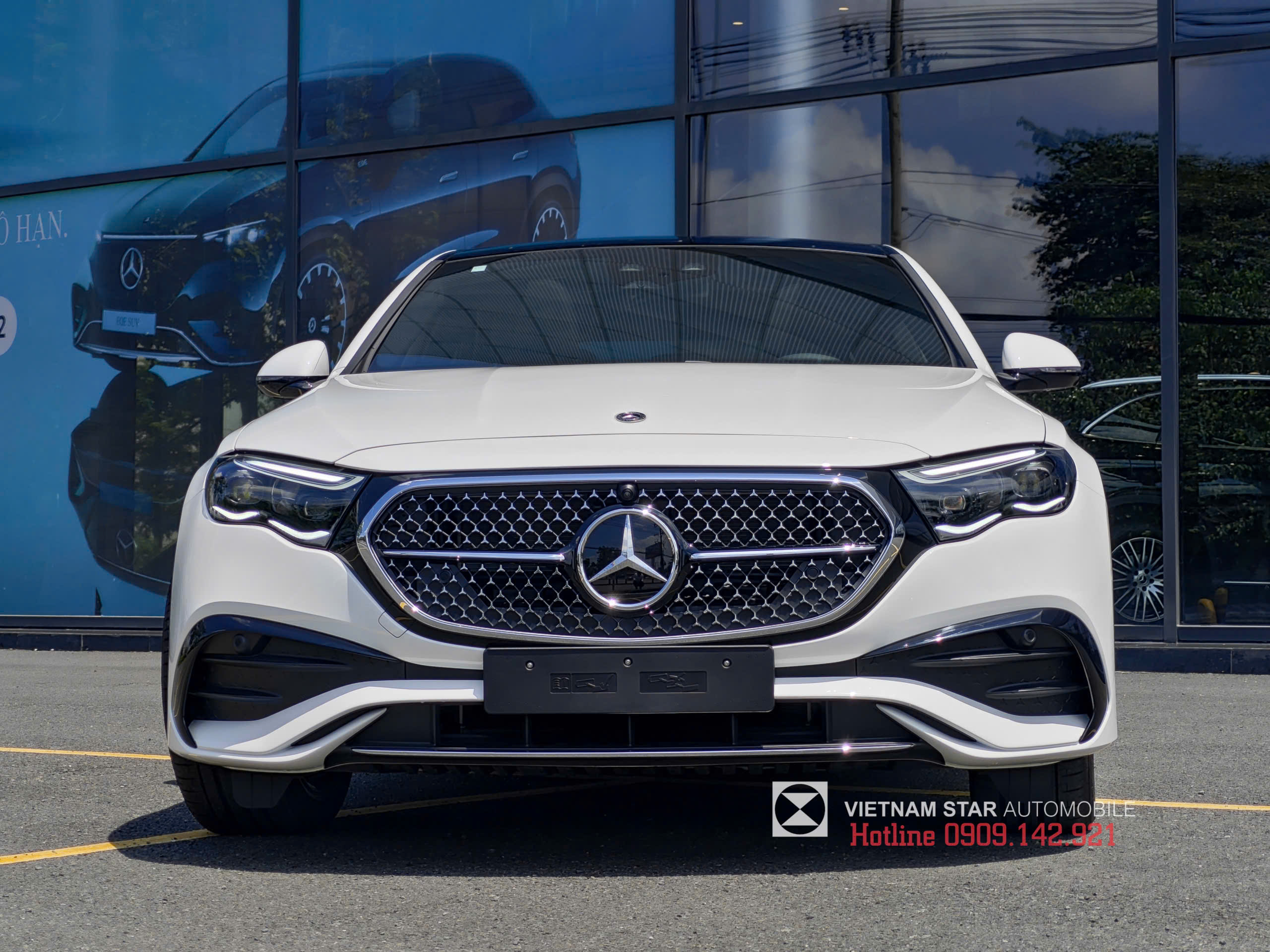 sedan hạng sang mercedes e300 amg 2025 thế hệ mới lưới tản nhiệt sao 3d