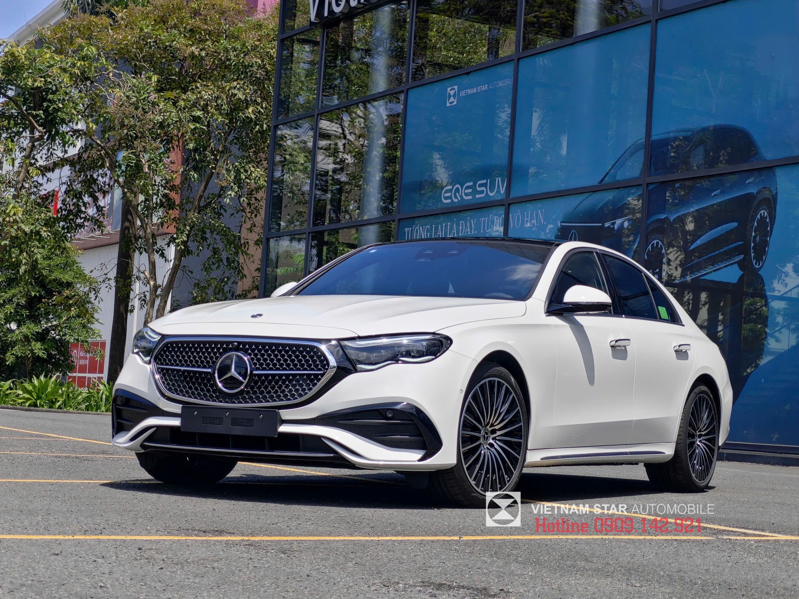 đầu xe mercedes e300 all new 2025 đèn digital light lưới tản nhiệt ngôi sao