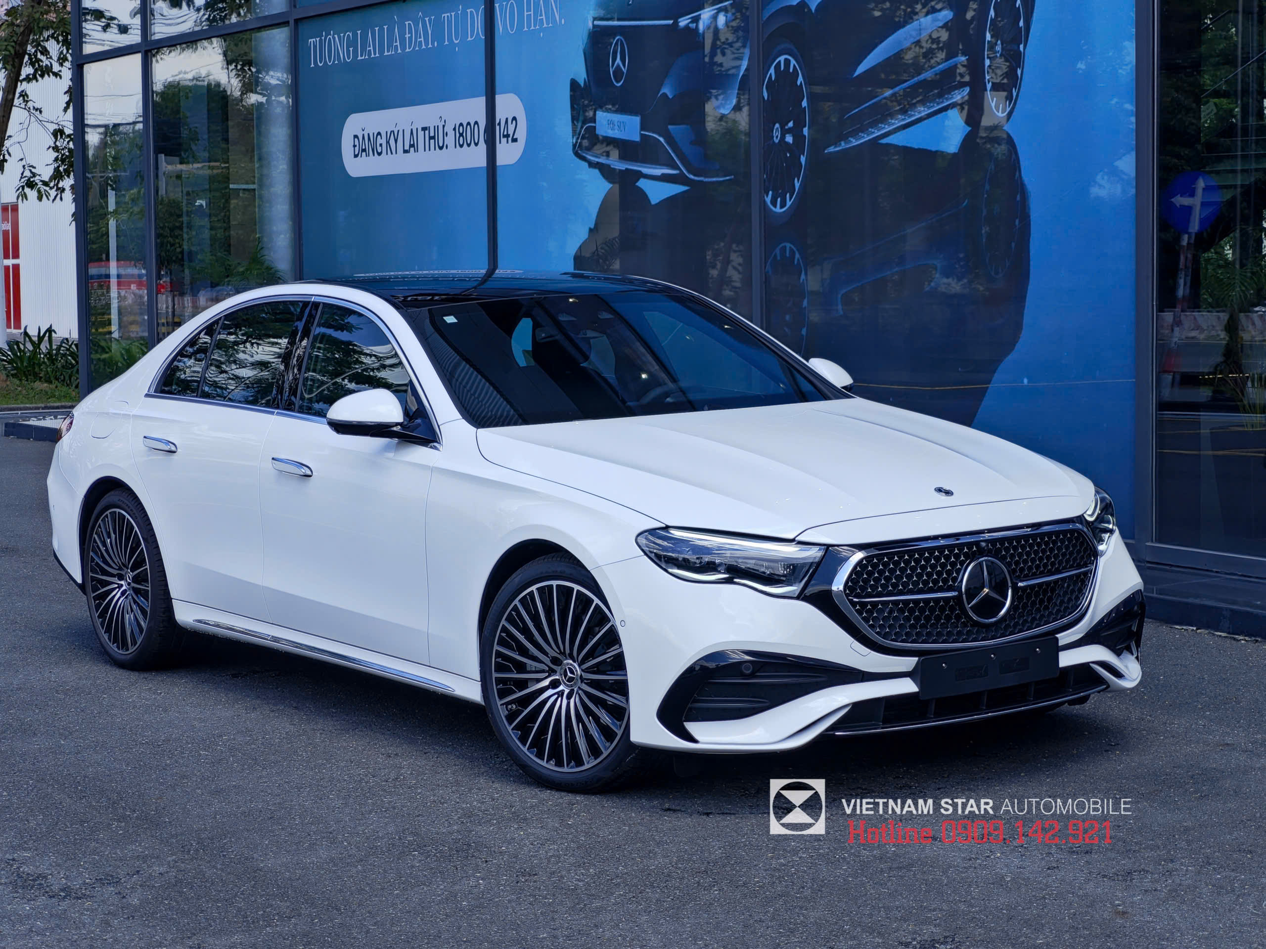 hình ảnh mercedes e 300 2025 màu đen obsidian mâm 20 inch đa chấu