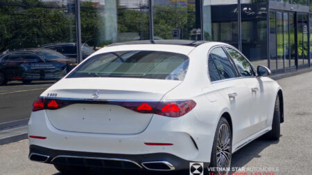 E300 AMG màu trắng