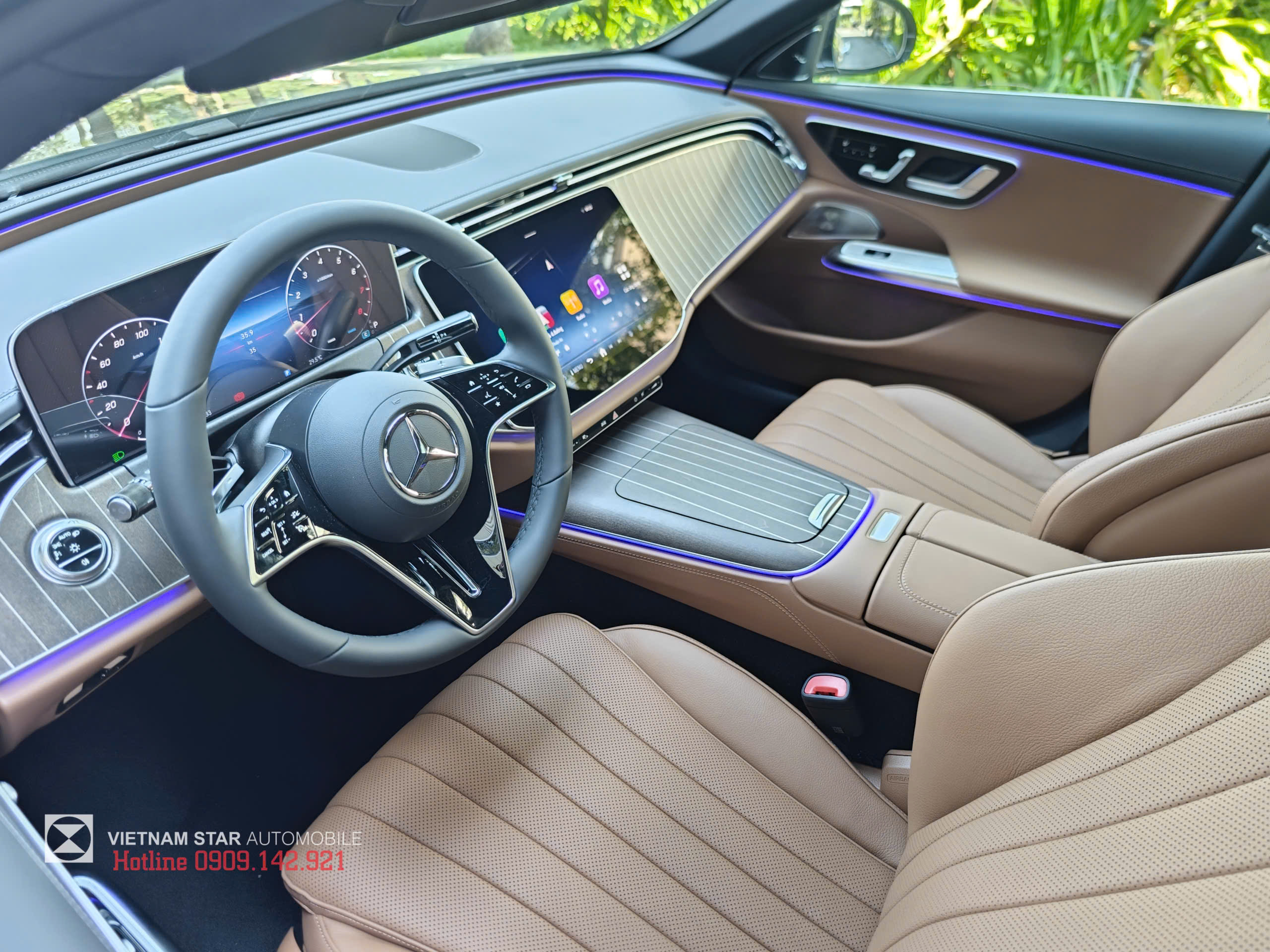 khoang lái e 200 exclusive all new màn hình trung tâm MBUX 14.4-inch và bảng đồng hồ 12.3-inch
