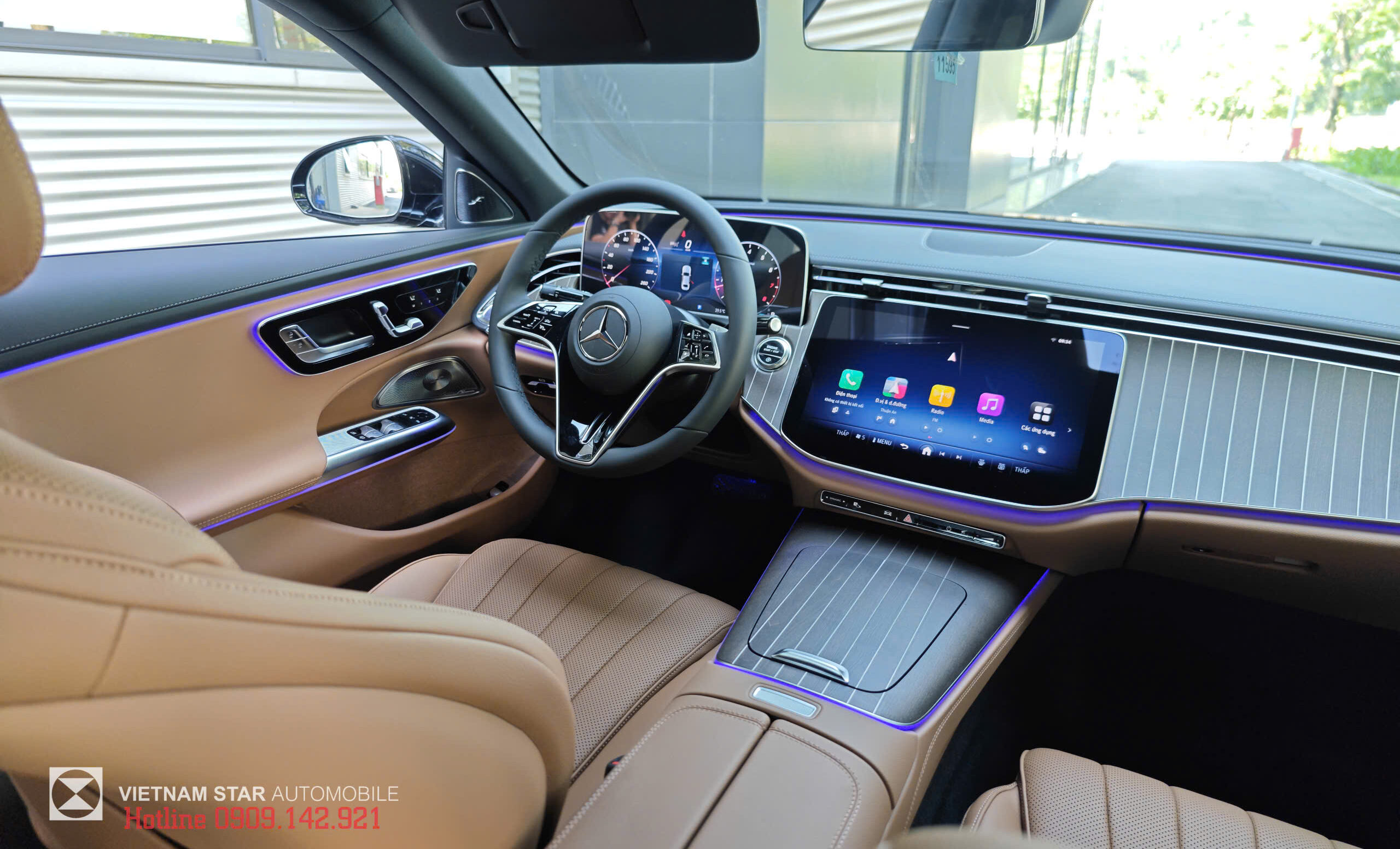 vô lăng 3 chấu bọc da Nappa trên mercedes e 200 exclusive 2025 với thiết kế sang trọng