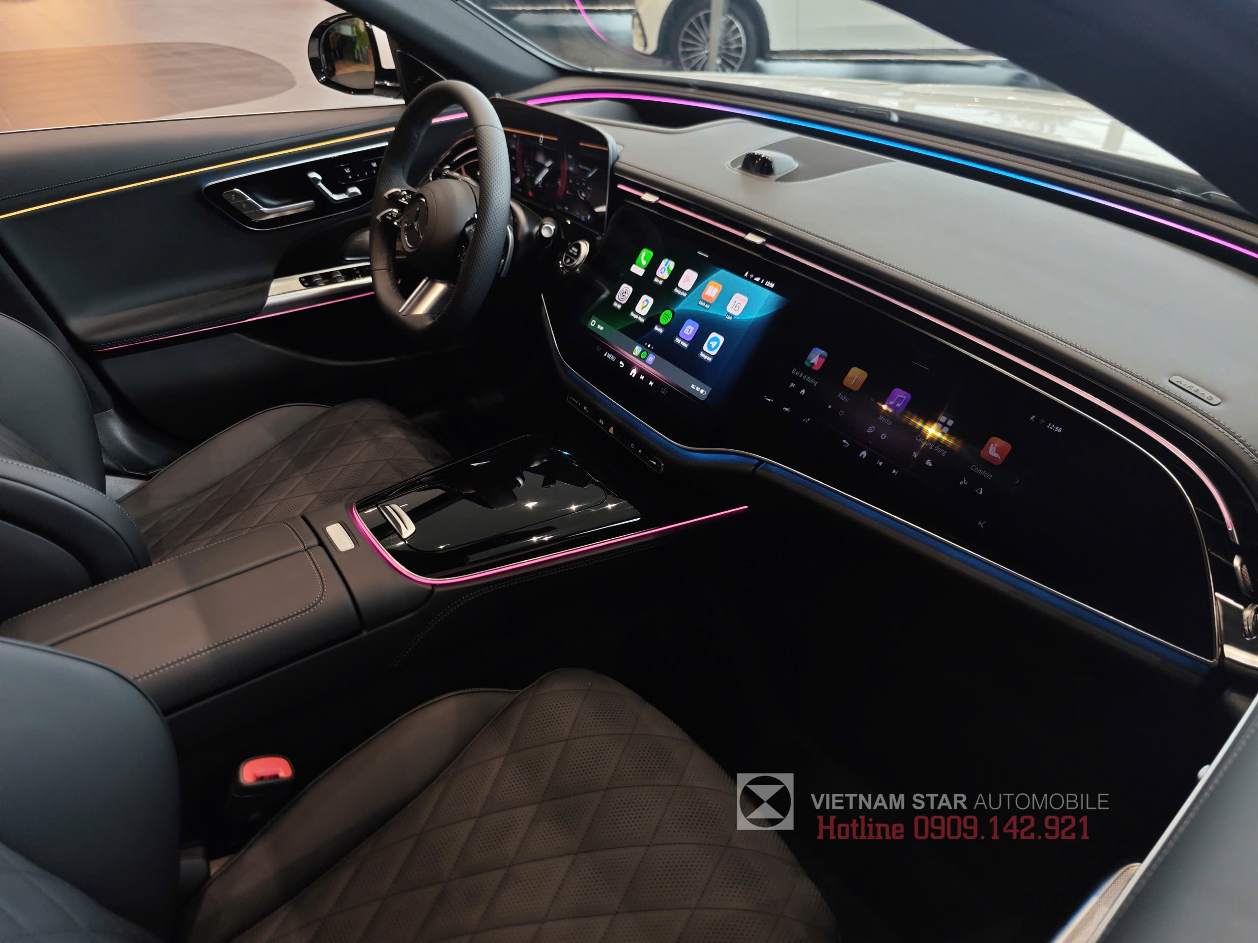 Ảnh tổng quan khoang lái E 300 All New với nội thất Da Nappa Đen lịch lãm.