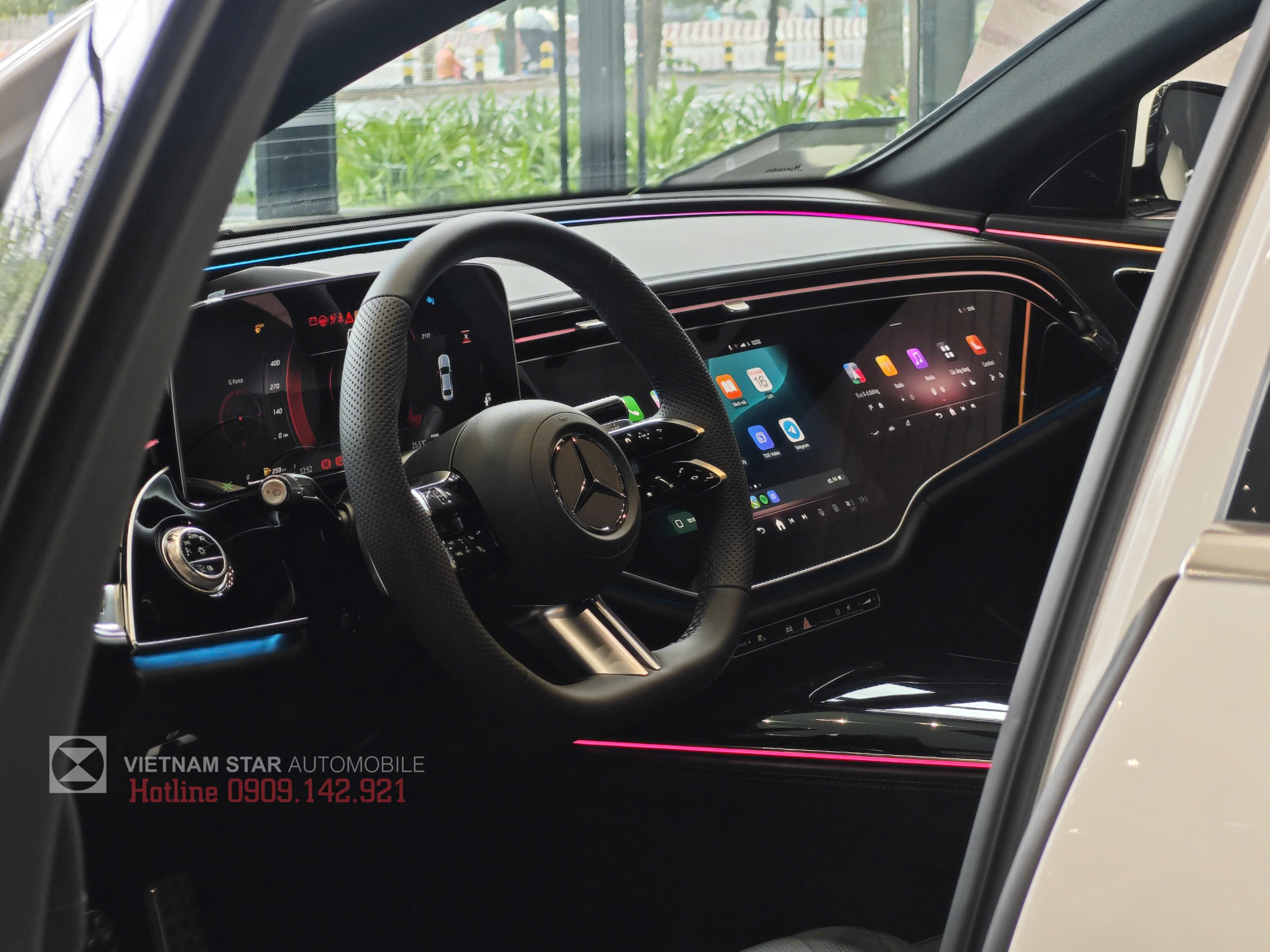 chi tiết ốp gỗ vân mở và da nappa nội thất e class 2025 trong lễ ra mắt