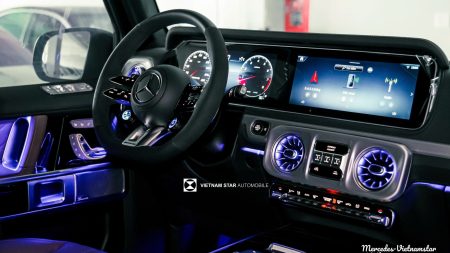 Màn hình đôi kép kích thước 12.3-inch trải dài trên taplo Mercedes AMG G63.