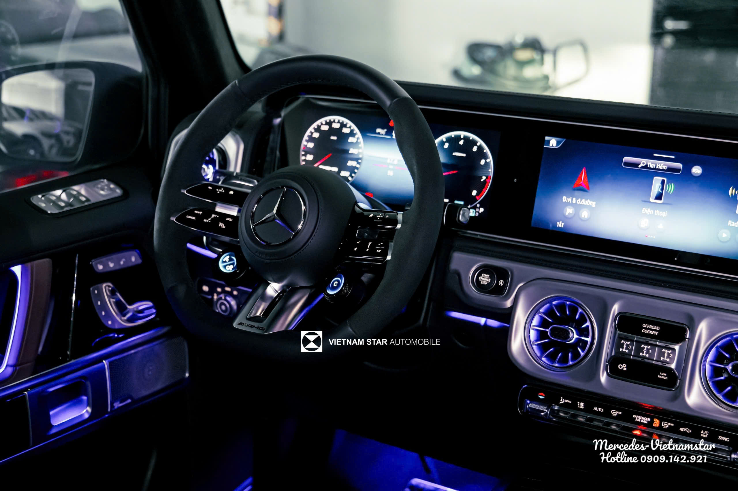 Giao diện đồ họa độc quyền AMG trên màn hình tài xế xe Mercedes AMG G63.