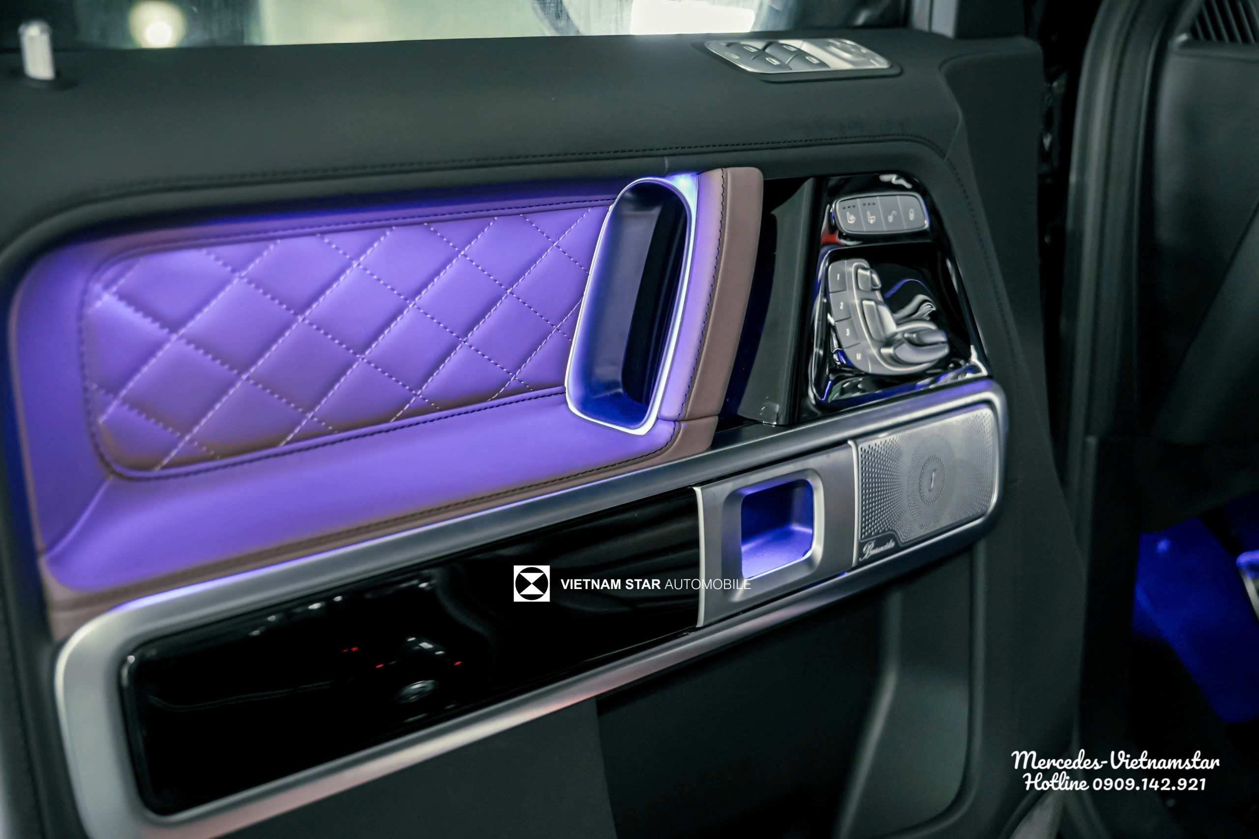Màng loa Burmester bằng kim loại sang trọng gắn trên cửa xe Mercedes AMG G63.