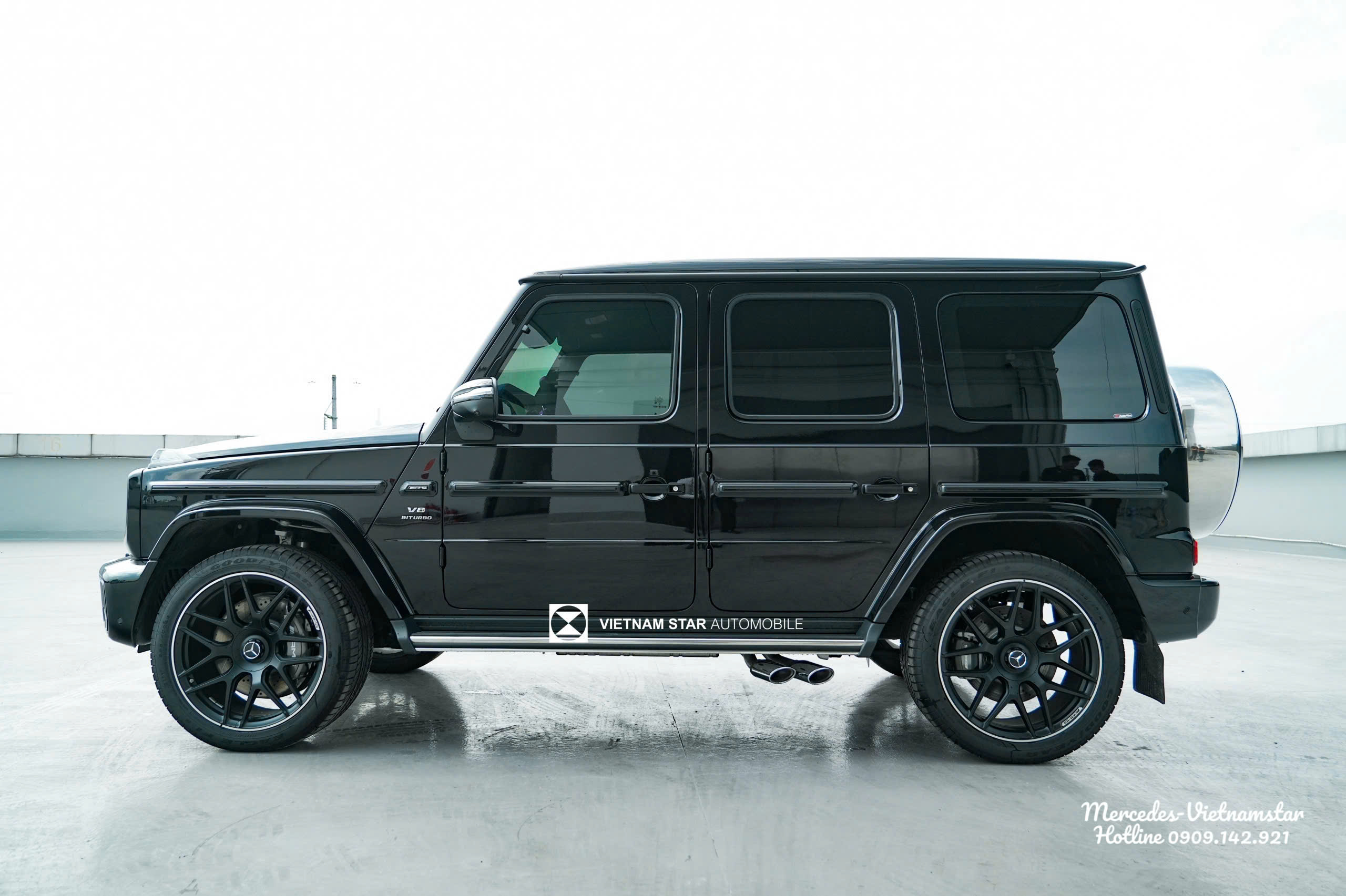 Thân xe Mercedes AMG G63 mạnh mẽ với các đường nẹp dập nổi thể thao.