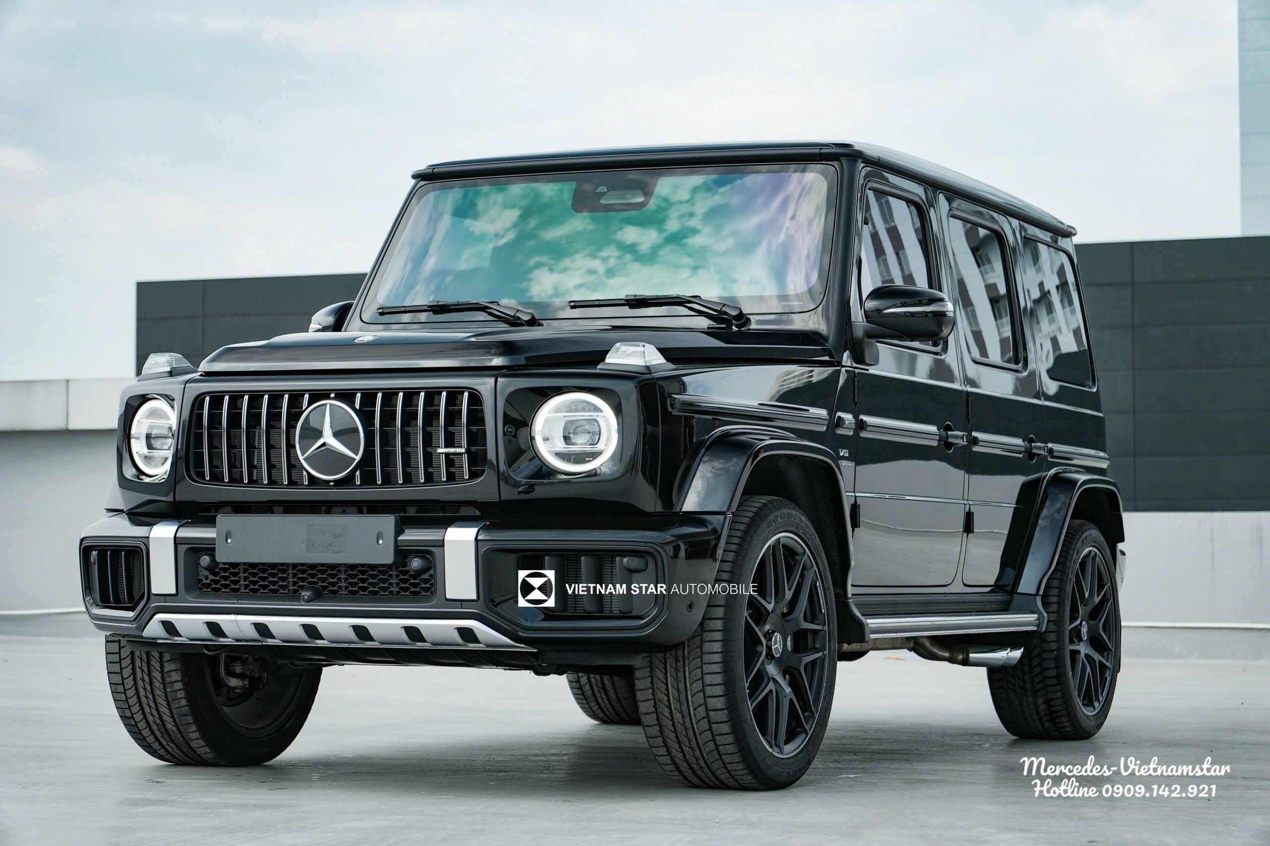 Lưới tản nhiệt nan dọc chrome đặc trưng trên dòng xe AMG G63 cao cấp.