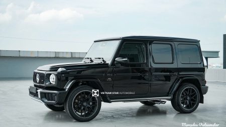 Thân xe Mercedes AMG G63 mạnh mẽ với các đường nẹp dập nổi thể thao.