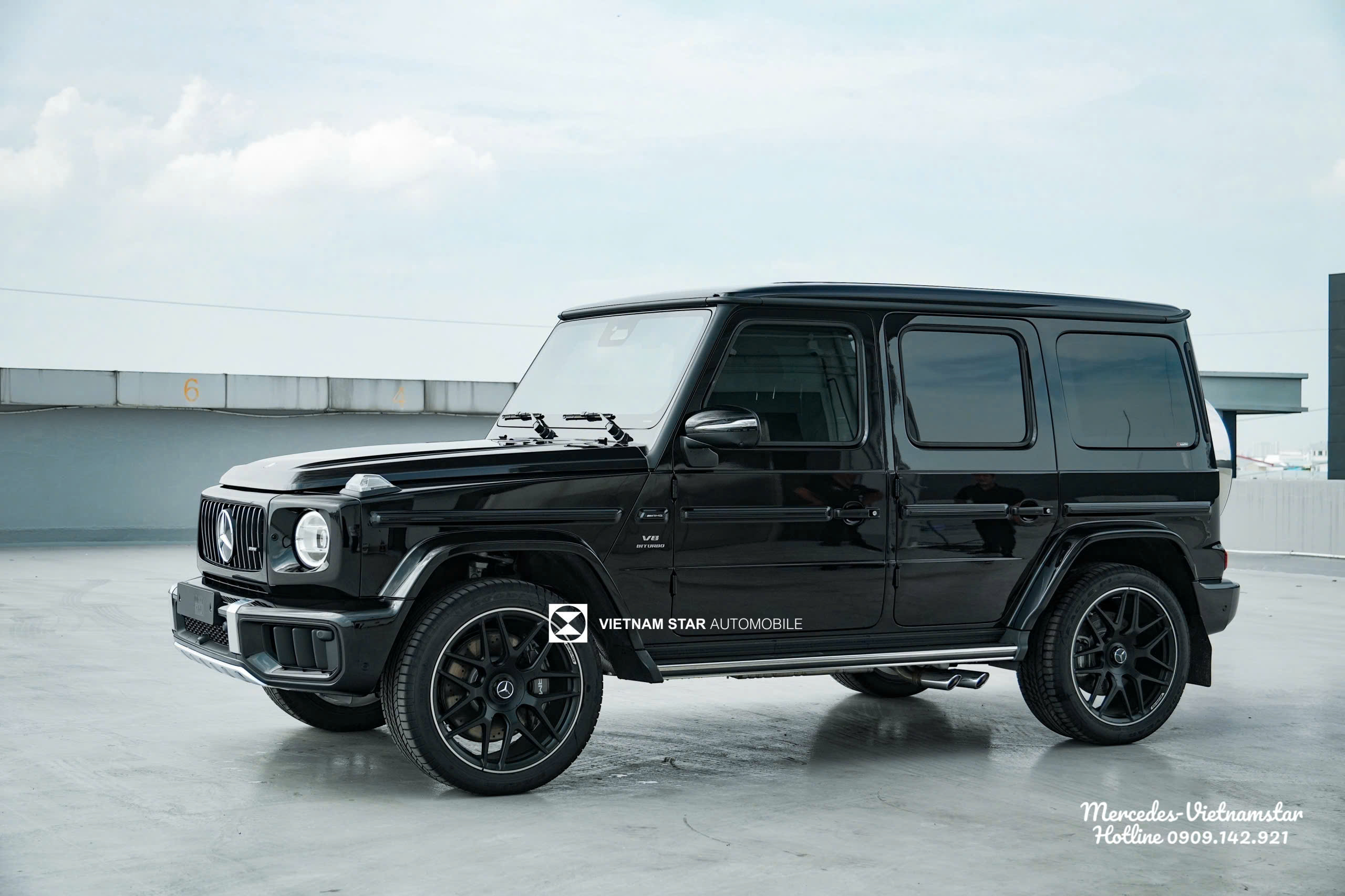 Thân xe Mercedes AMG G63 mạnh mẽ với các đường nẹp dập nổi thể thao.