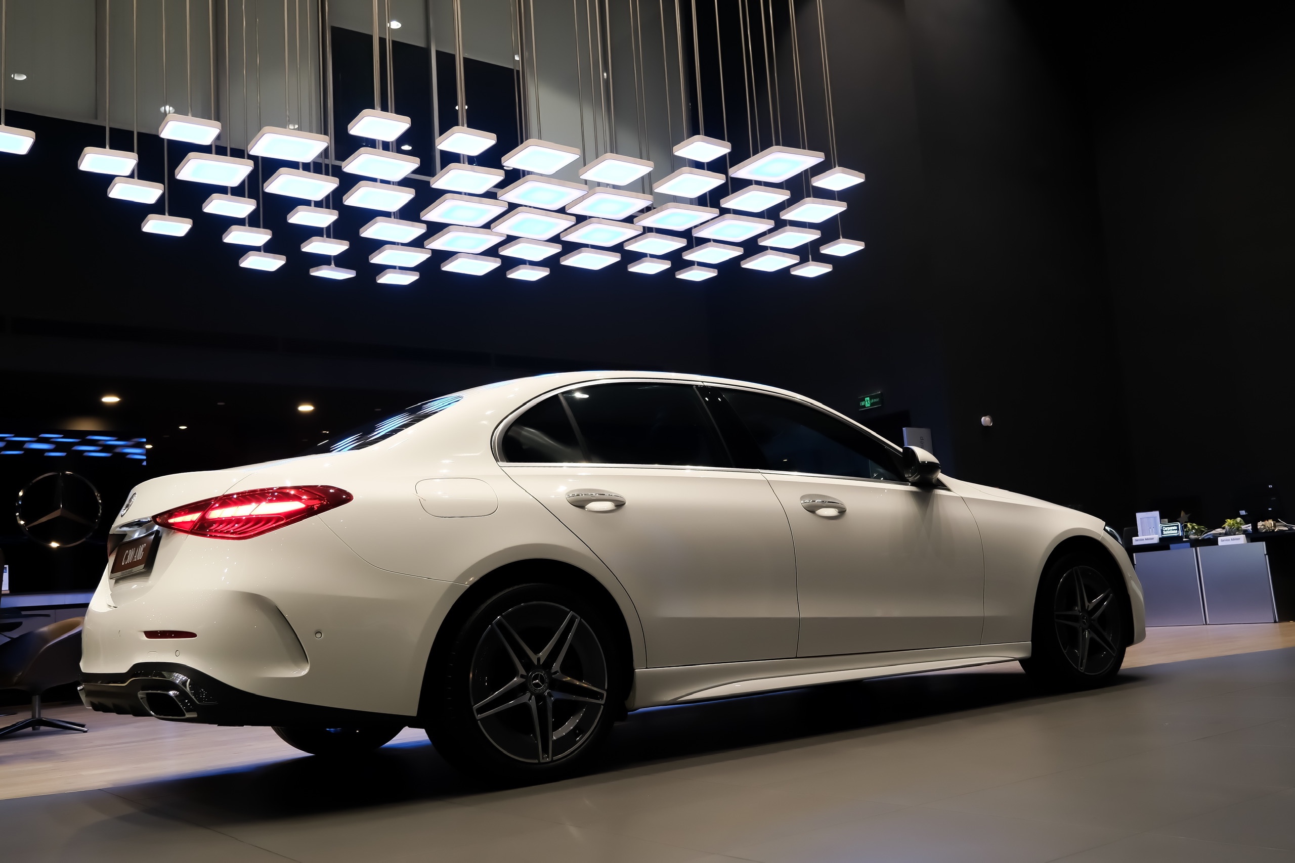 Mercedes-Benz C 300 AMG 2025 - Ảnh 8