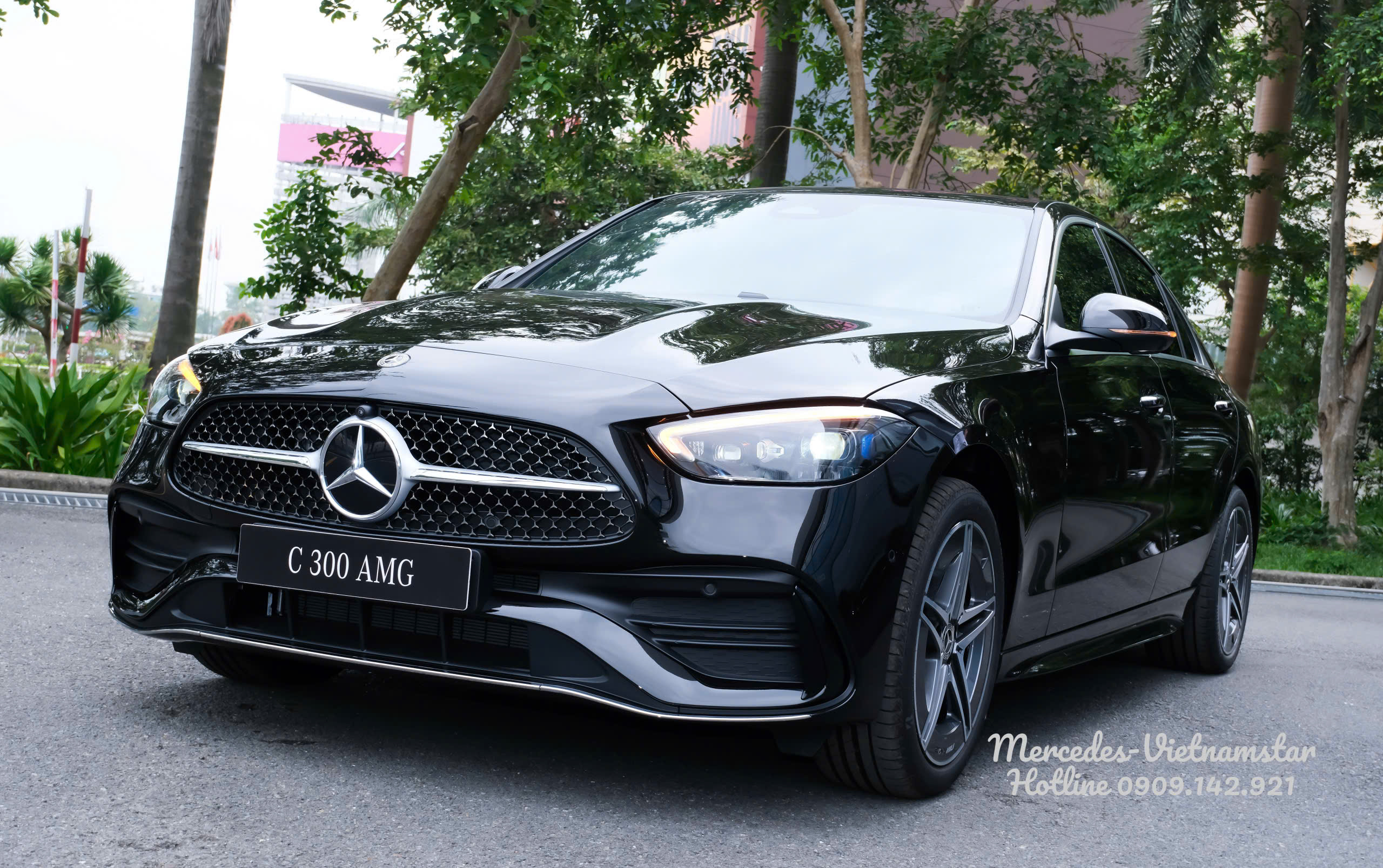 Hình ảnh thực tế Mercedes C300 AMG màu Đen