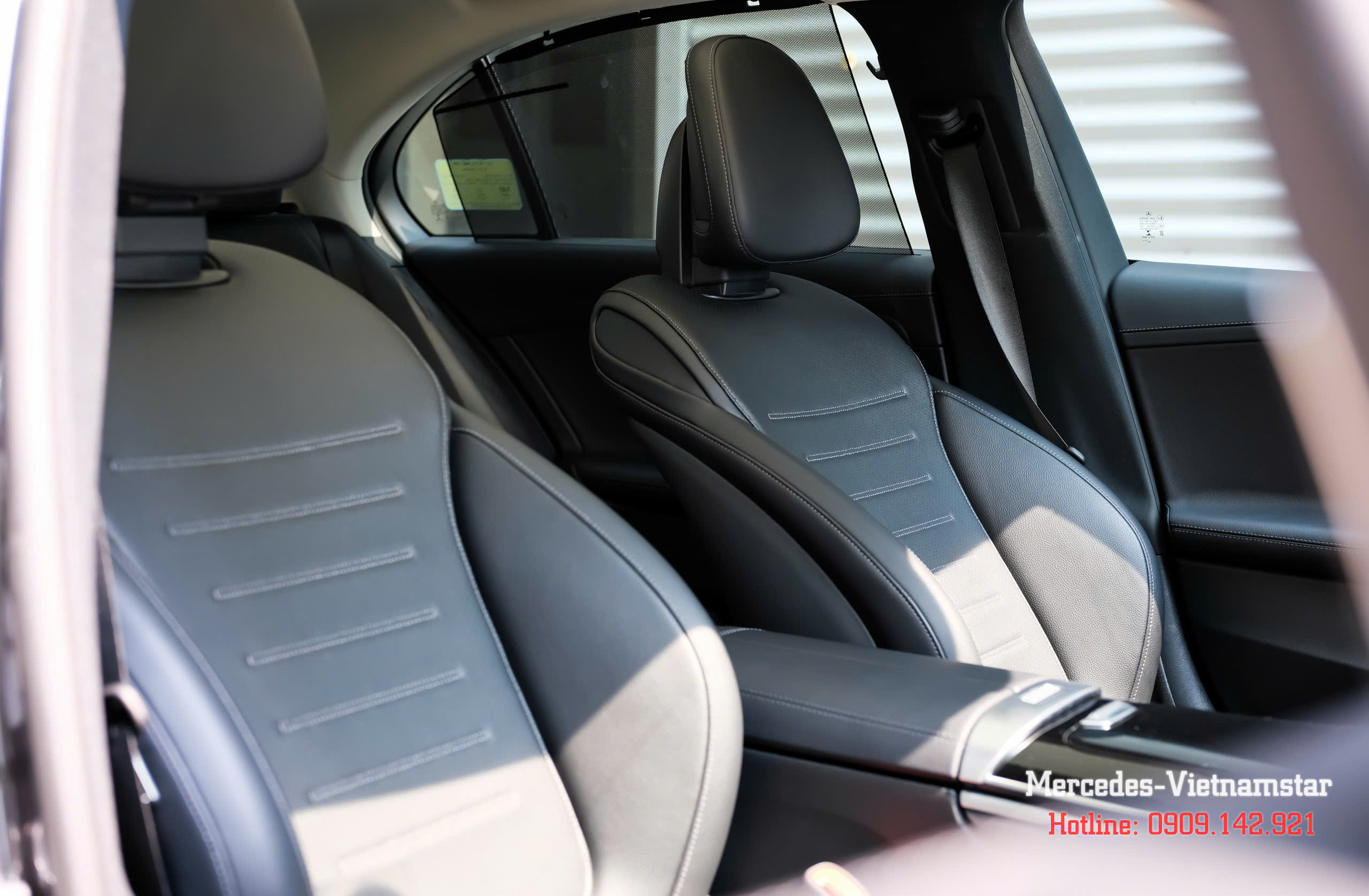 Ghế thể thao AMG bọc da cao cấp màu đen C300