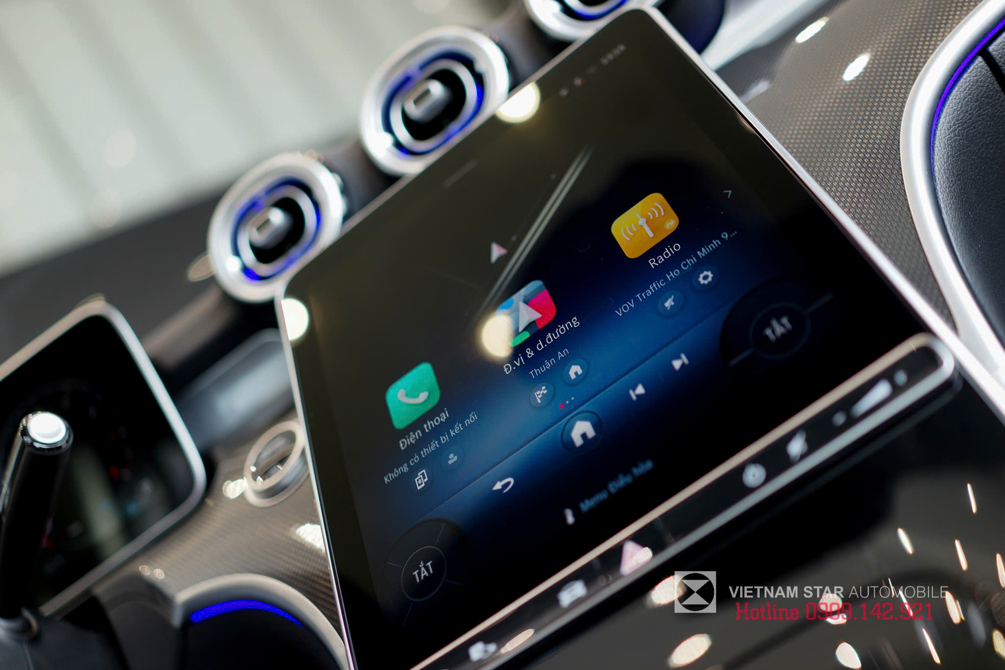 Màn hình kỹ thuật số sau vô lăng 12.3 inch, giao diện sắc nét của C 300