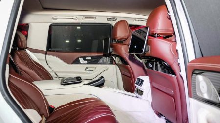 Ghế thương gia Maybach GLS600 ngả tối đa 43,5 độ mang lại sự thư giãn tuyệt đối.