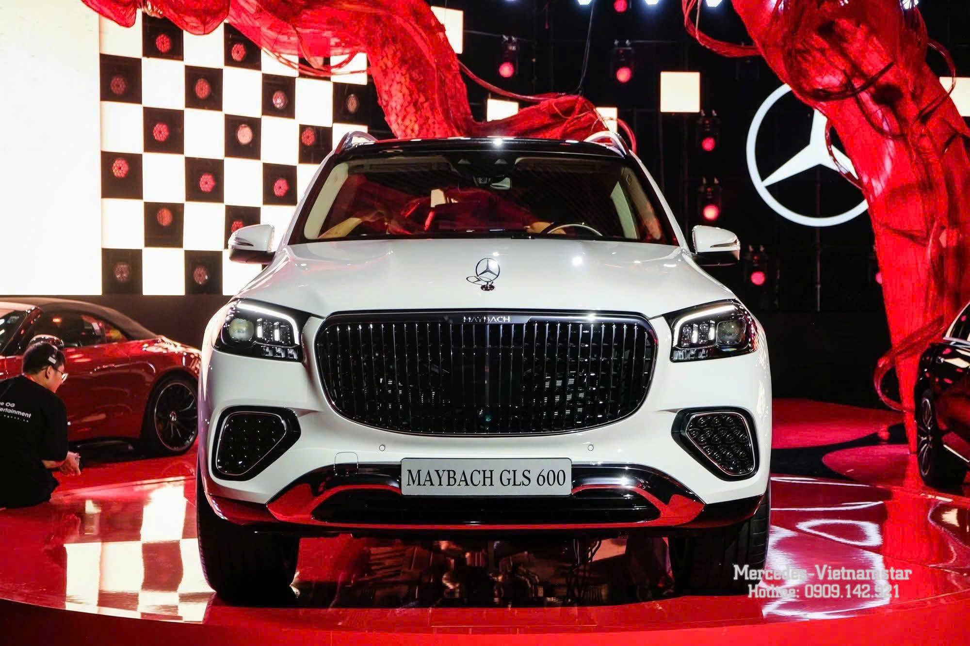 Kiểu dáng SUV cỡ lớn đầy kiêu hãnh của Mercedes-Maybach GLS 600.