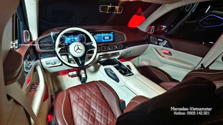 Cận cảnh khoang lái sang trọng của Maybach GLS600 với chất liệu da Nappa và gỗ quý.