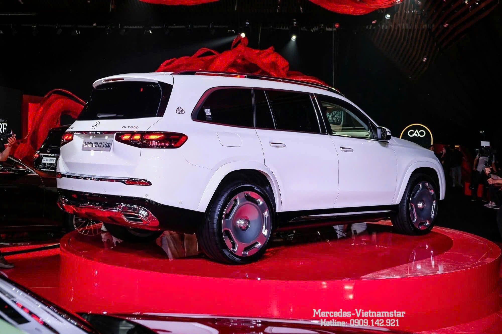 Vẻ ngoài pháo đài di động của siêu phẩm Mercedes-Maybach GLS 600.