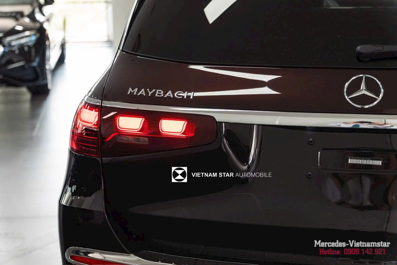 Thiết kế đuôi xe Maybach GLS600 với cụm đèn hậu LED 3 khối ngang mới.