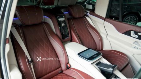 Gối tựa đầu Maybach kích thước lớn mang lại sự êm ái cho mọi hành khách trên Maybach GLS.
