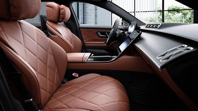 Ghế lái màu Nâu trên Maybach S680