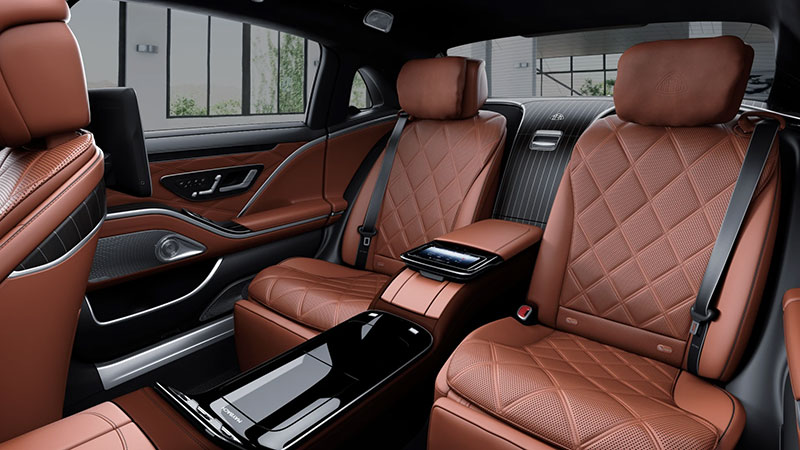 Khoang sau màu Nâu trên Maybach S680