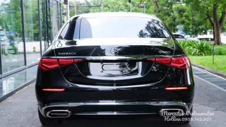 Đuôi xe Mercedes-Maybach S680 thiết kế tinh tế và quyền lực