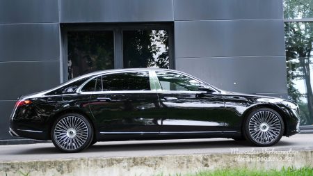 Tổng thể phom dáng dài sang trọng xe Maybach S680