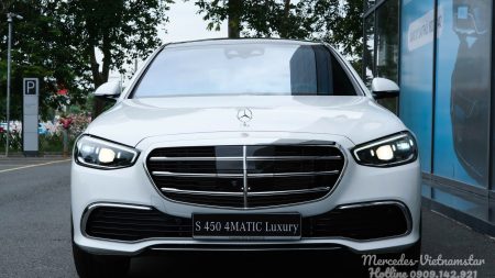 Mặt trước sang trọng của xe Mercedes S450 Luxury V2 Màu Trắng.