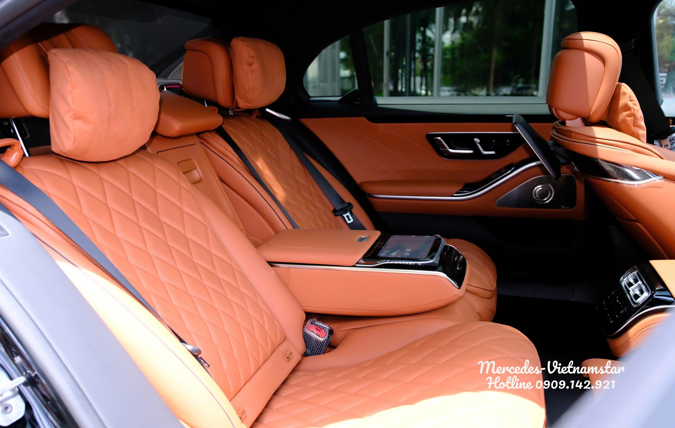 Trải nghiệm khoang lái Mercedes S450 Luxury ghế da màu Nâu cao cấp
