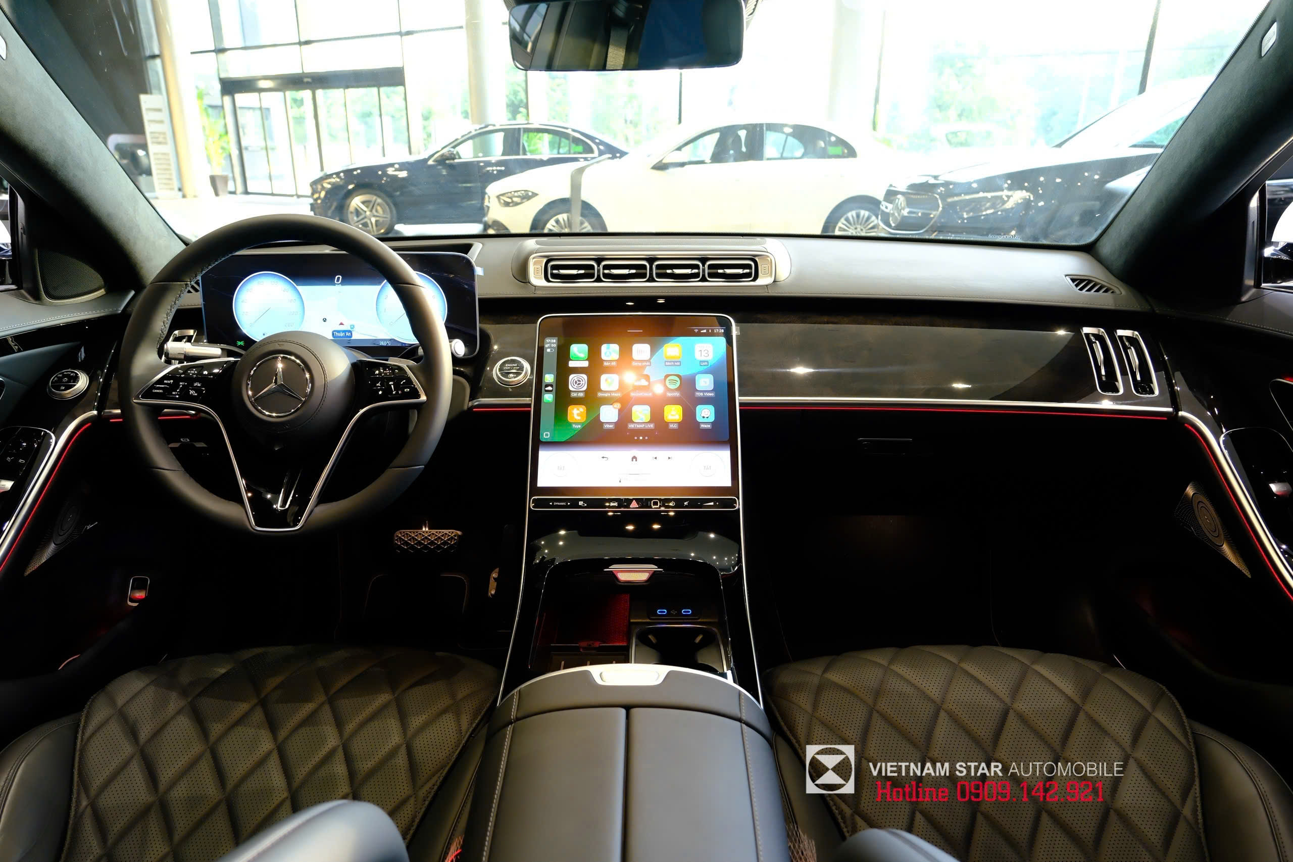 khoang lái s450 luxury với màn hình mbux trung tâm oled 12 8 inch đặt dọc
