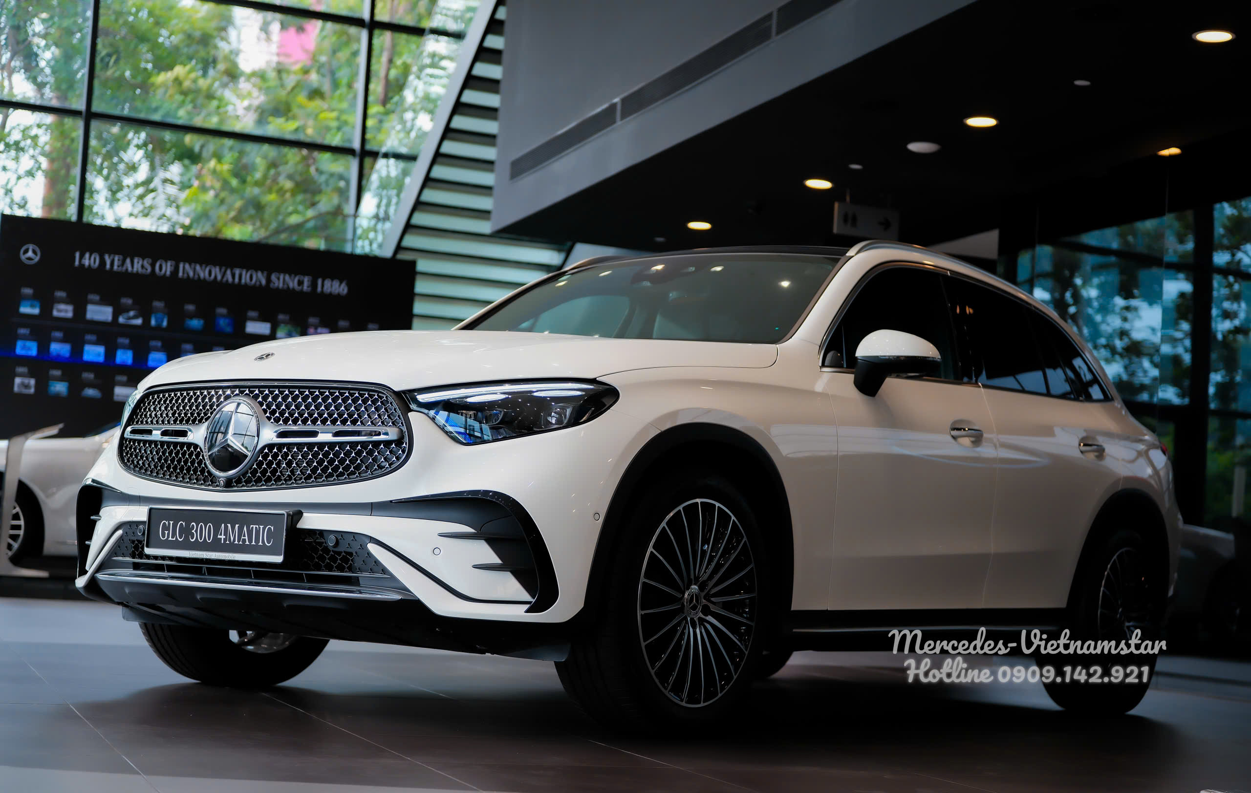 Ngoại thất GLC300 Màu Trắng