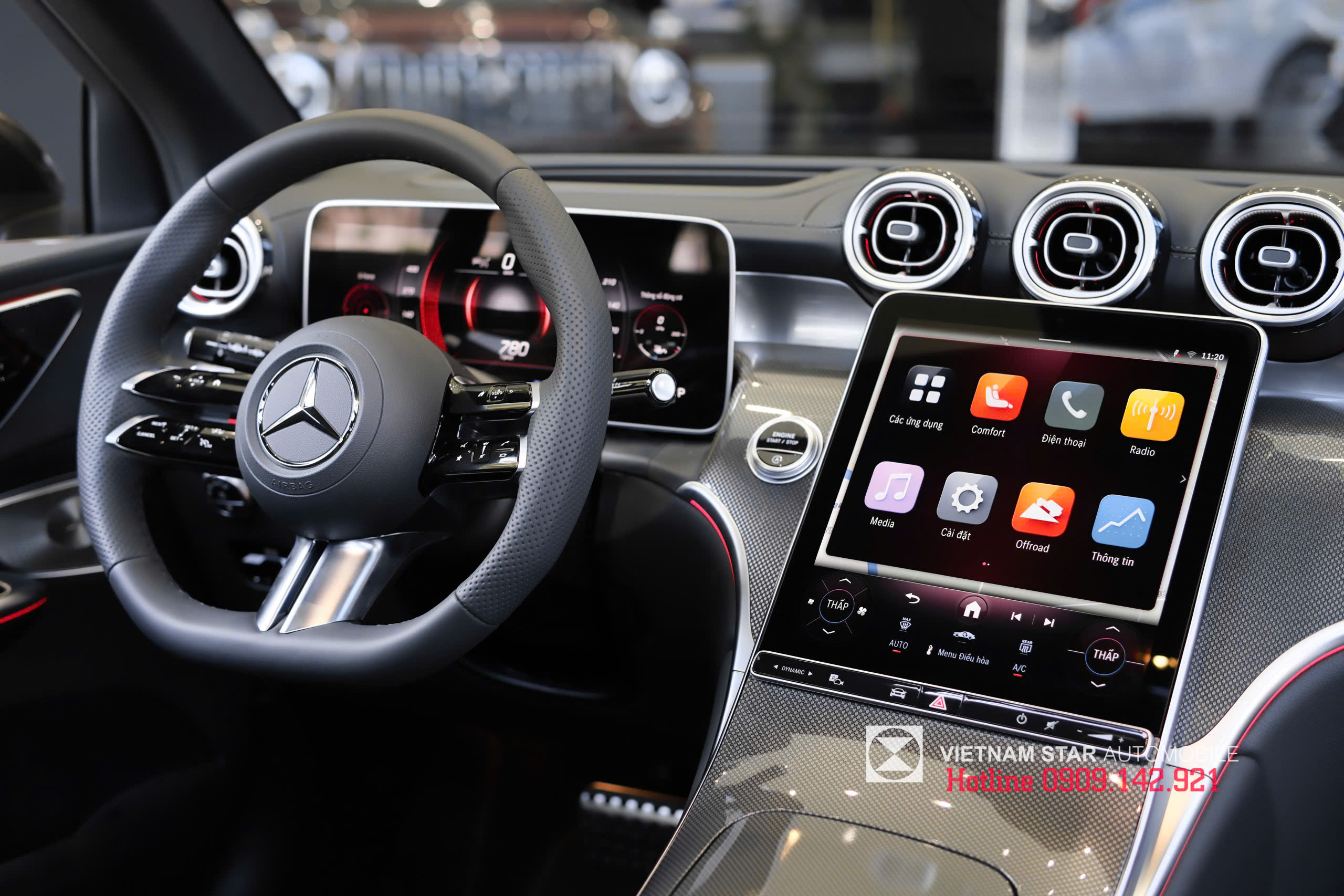 vô lăng thể thao 3 chấu bọc da nappa amg và các phím điều khiển cảm ứng