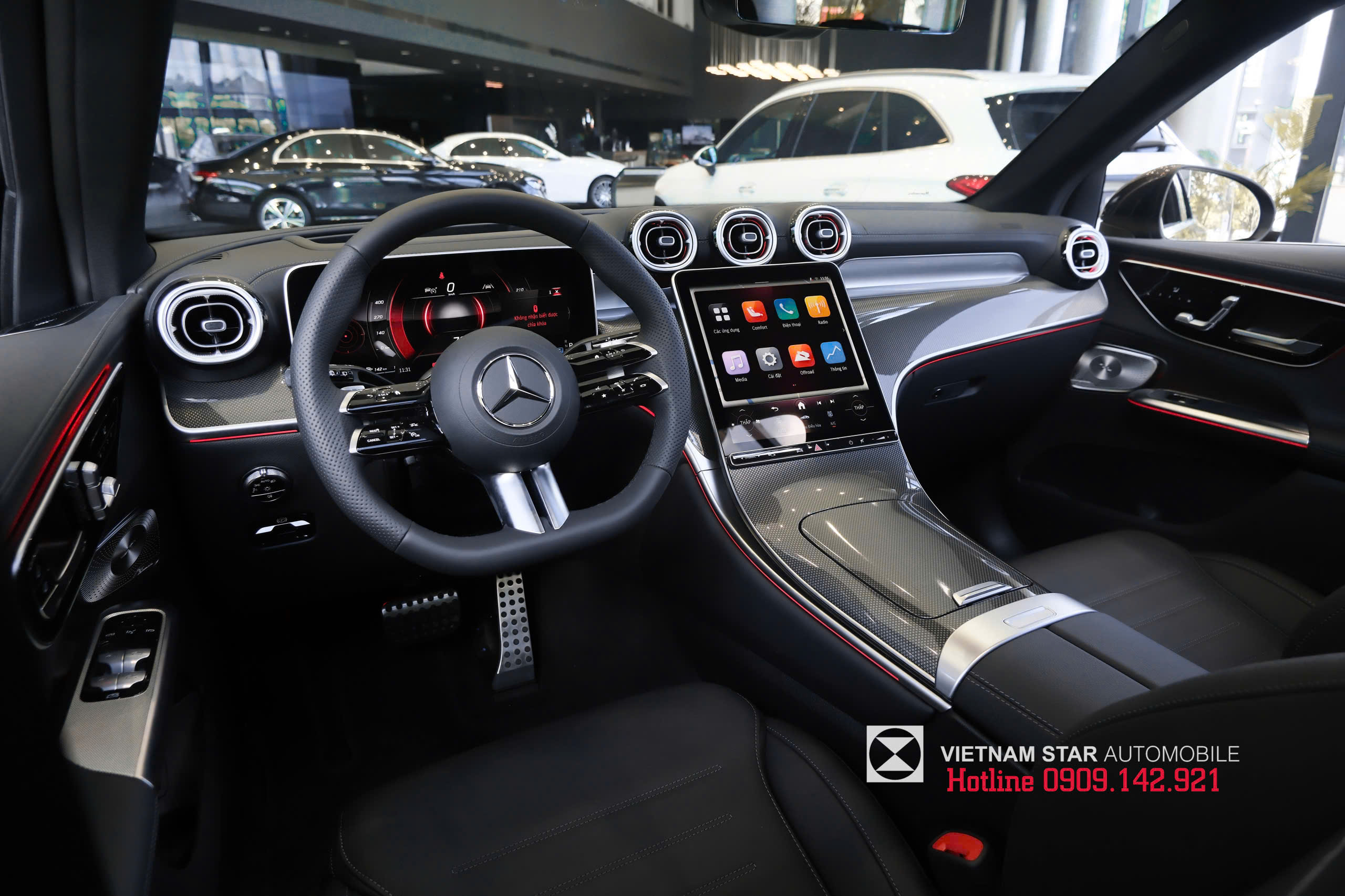 nội thất mercedes glc 300 2025 bọc da artico và vân carbon cao cấp