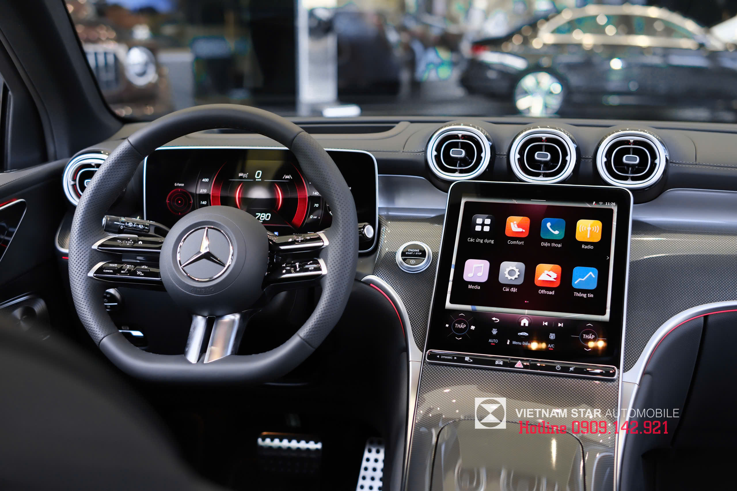 vô lăng thể thao 3 chấu bọc da nappa amg và các phím điều khiển cảm ứng