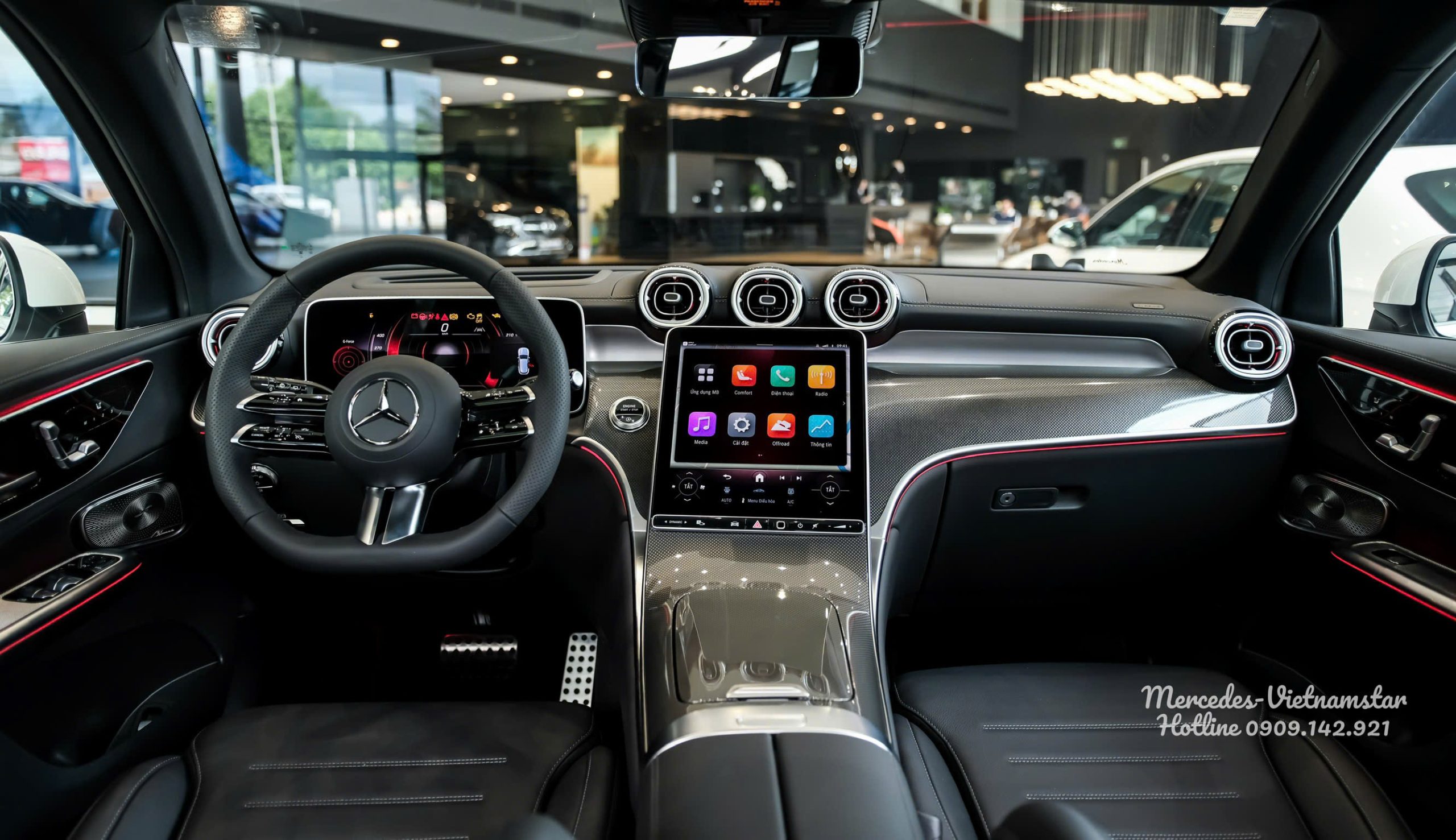 Nội thất màu Đen trên GLC300 sang trọng