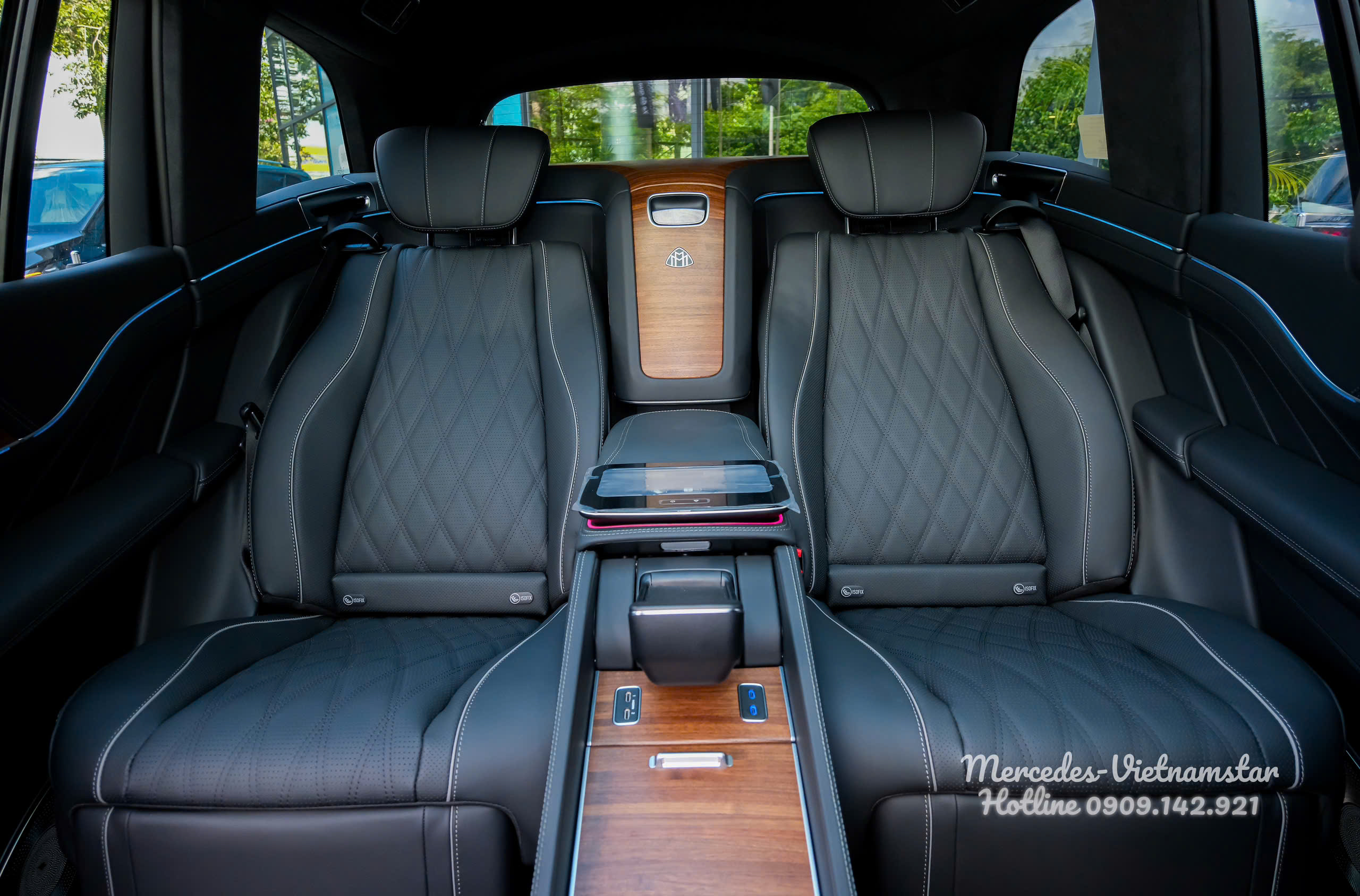 Khoang ghế thương gia màu Đen trên Maybach GLS480 Facelift