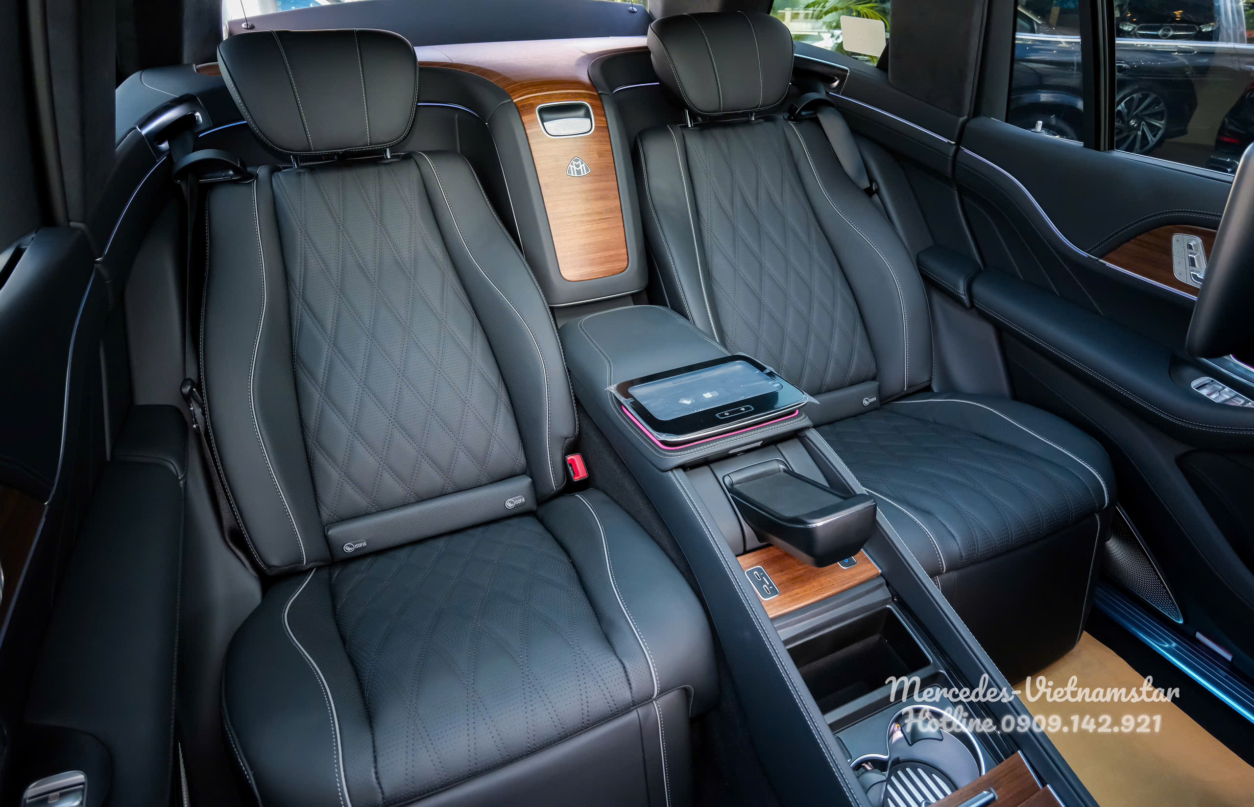Khoang ghế thương gia màu Đen trên Maybach GLS480 Facelift