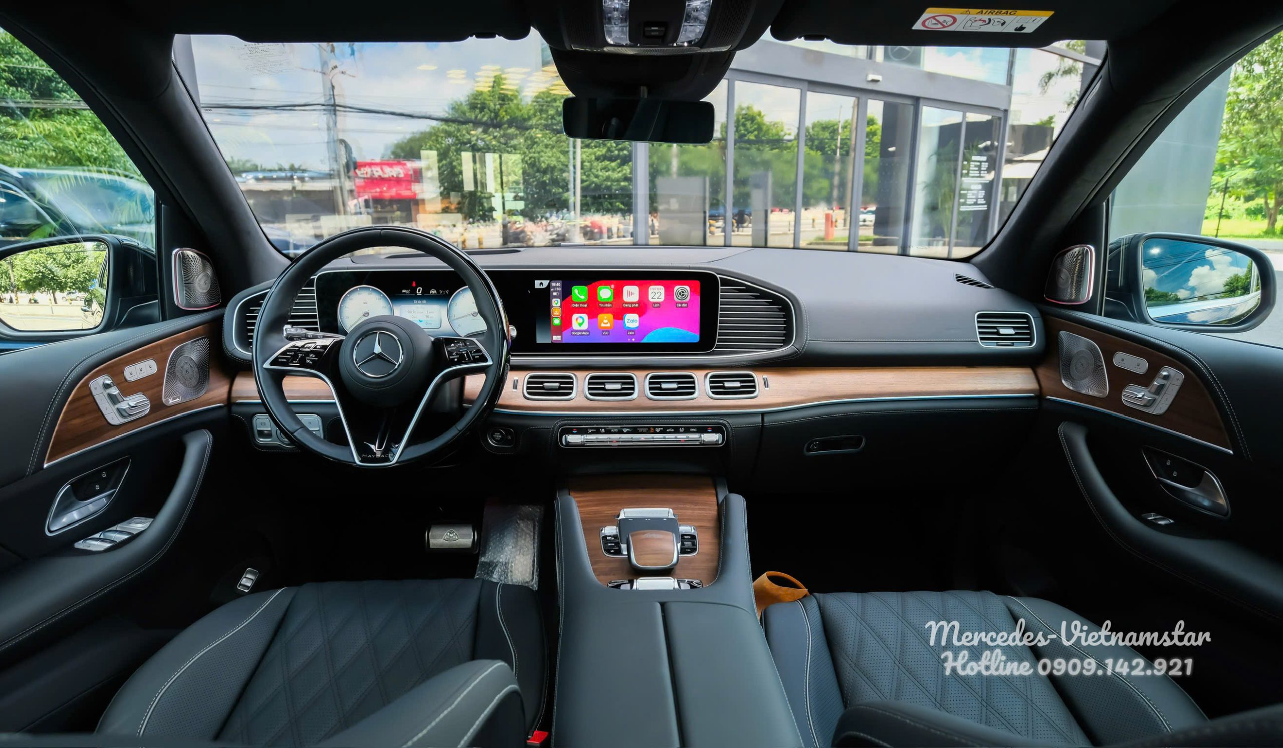 Nội thất sang trọng trên xe Maybach GLS 480 Facelift với ốp gỗ cao cấp