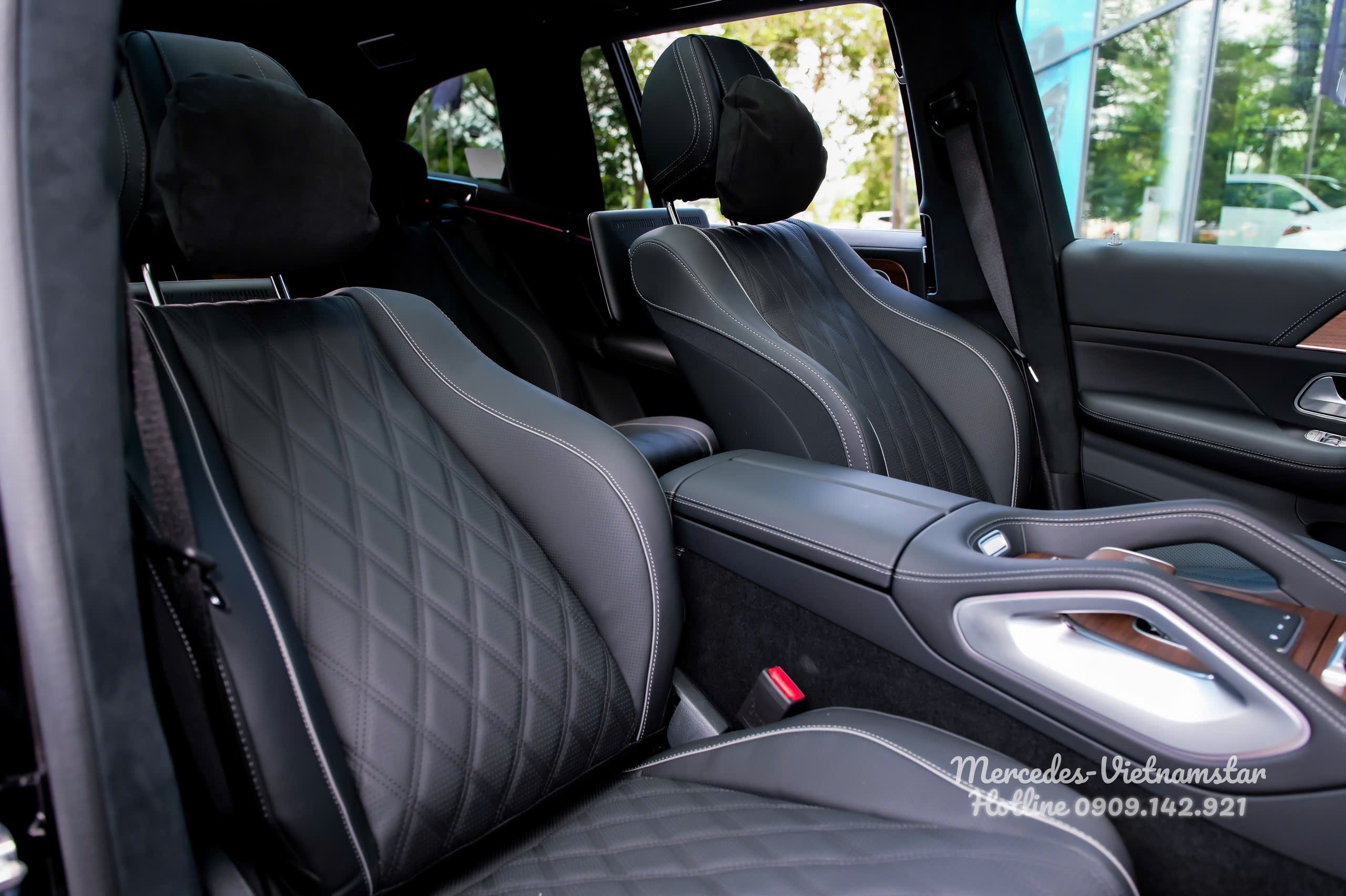 Khoang nội thất Màu Đen uy lực cực sang trọng trên Maybach GLS480 Facelift
