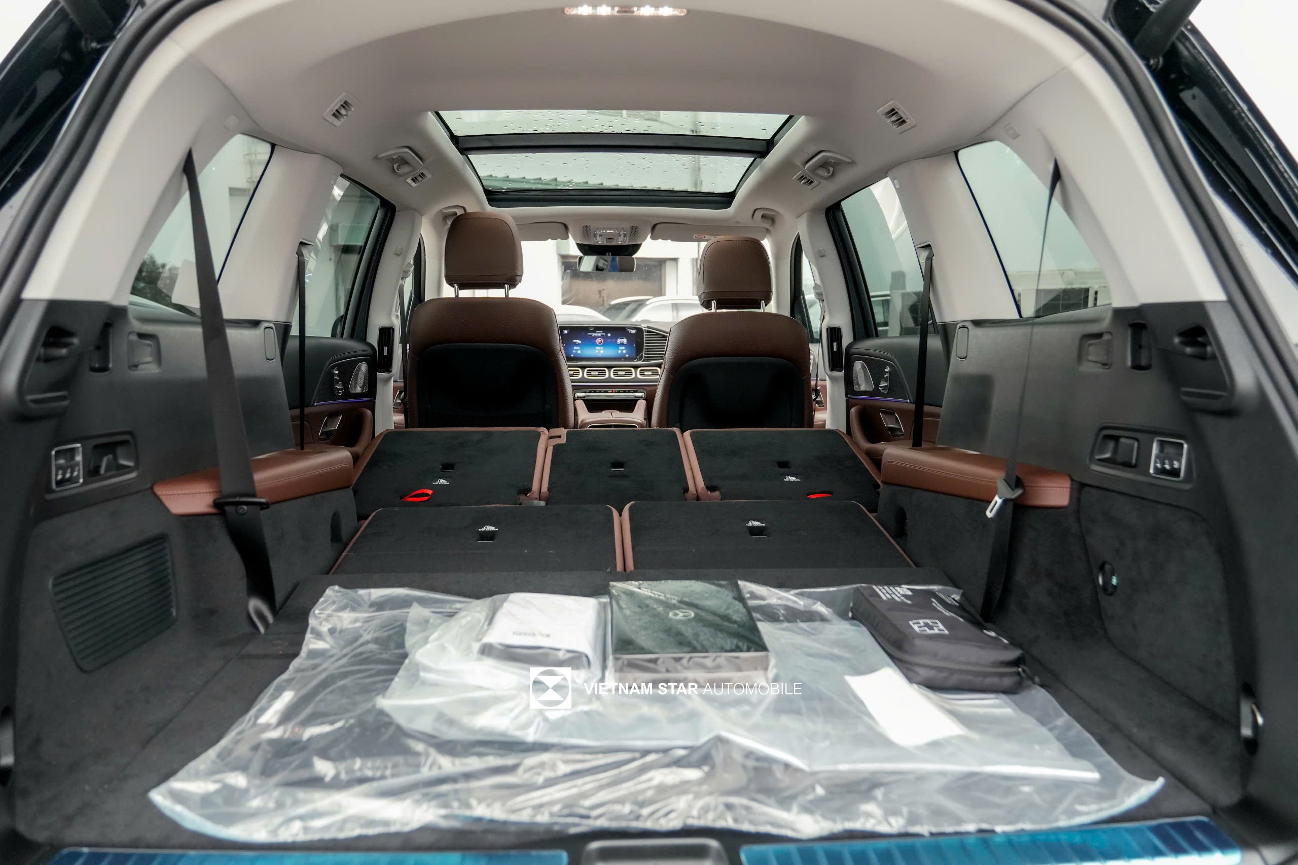 hàng ghế thứ 3 gls 450 rộng rãi có thể chỉnh điện và gập gọn