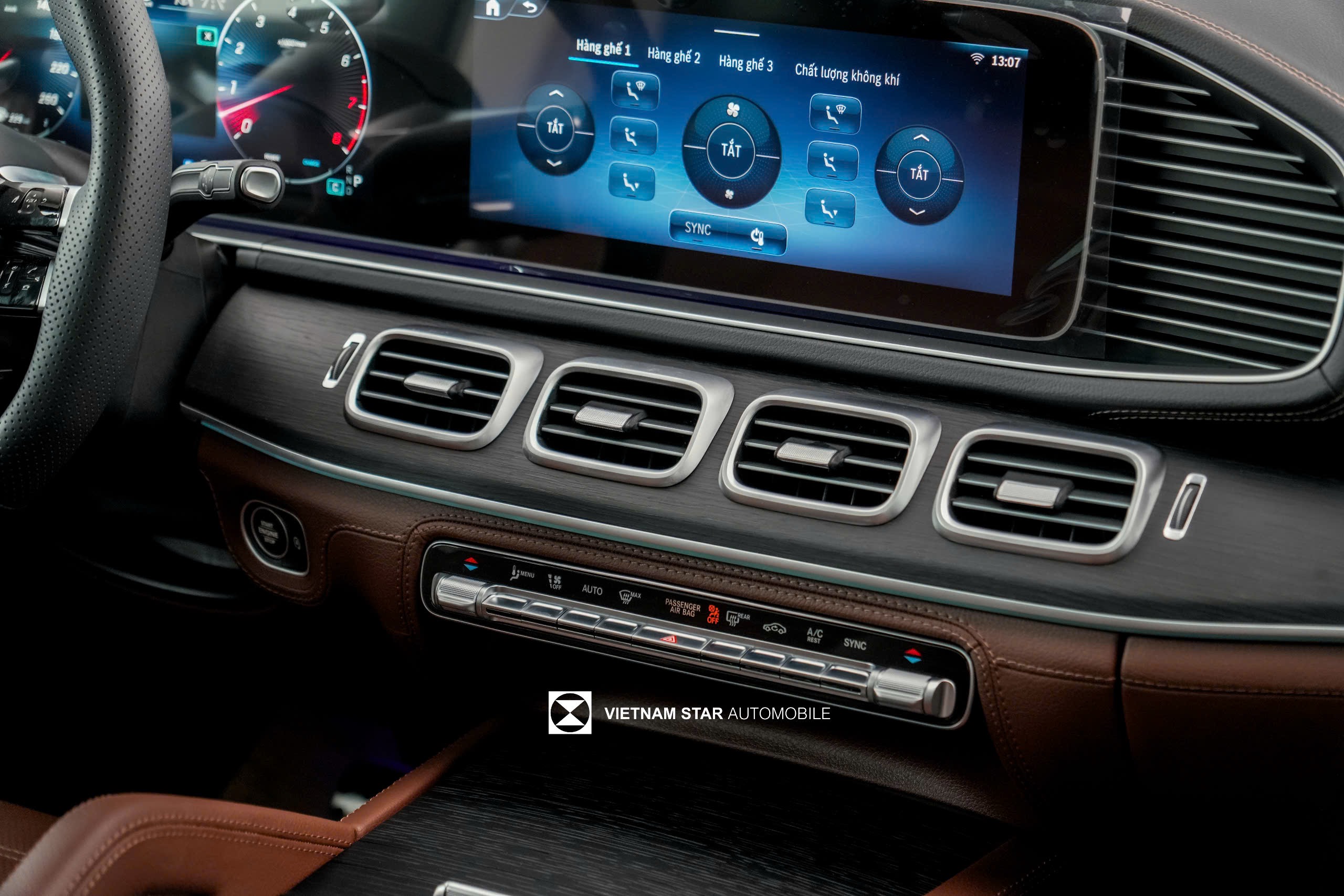 khoang lái gls 450 với màn hình kép 12 3 inch liền khối mbux thế hệ mới