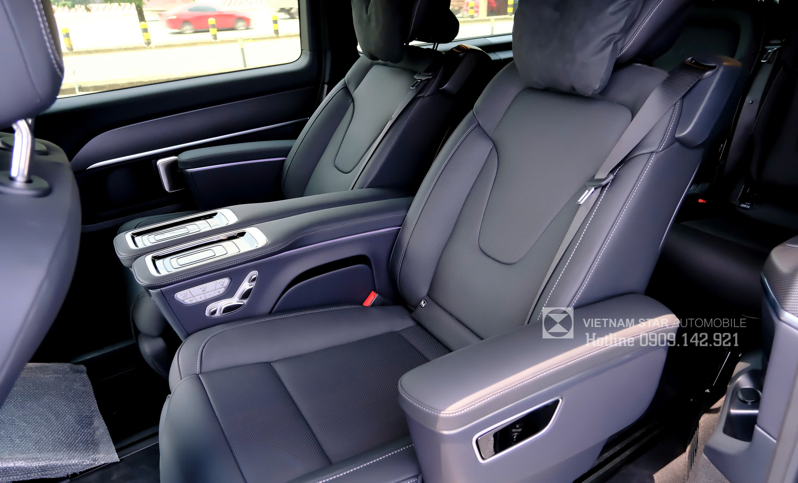 noi-that-V300-AMG-mau-den