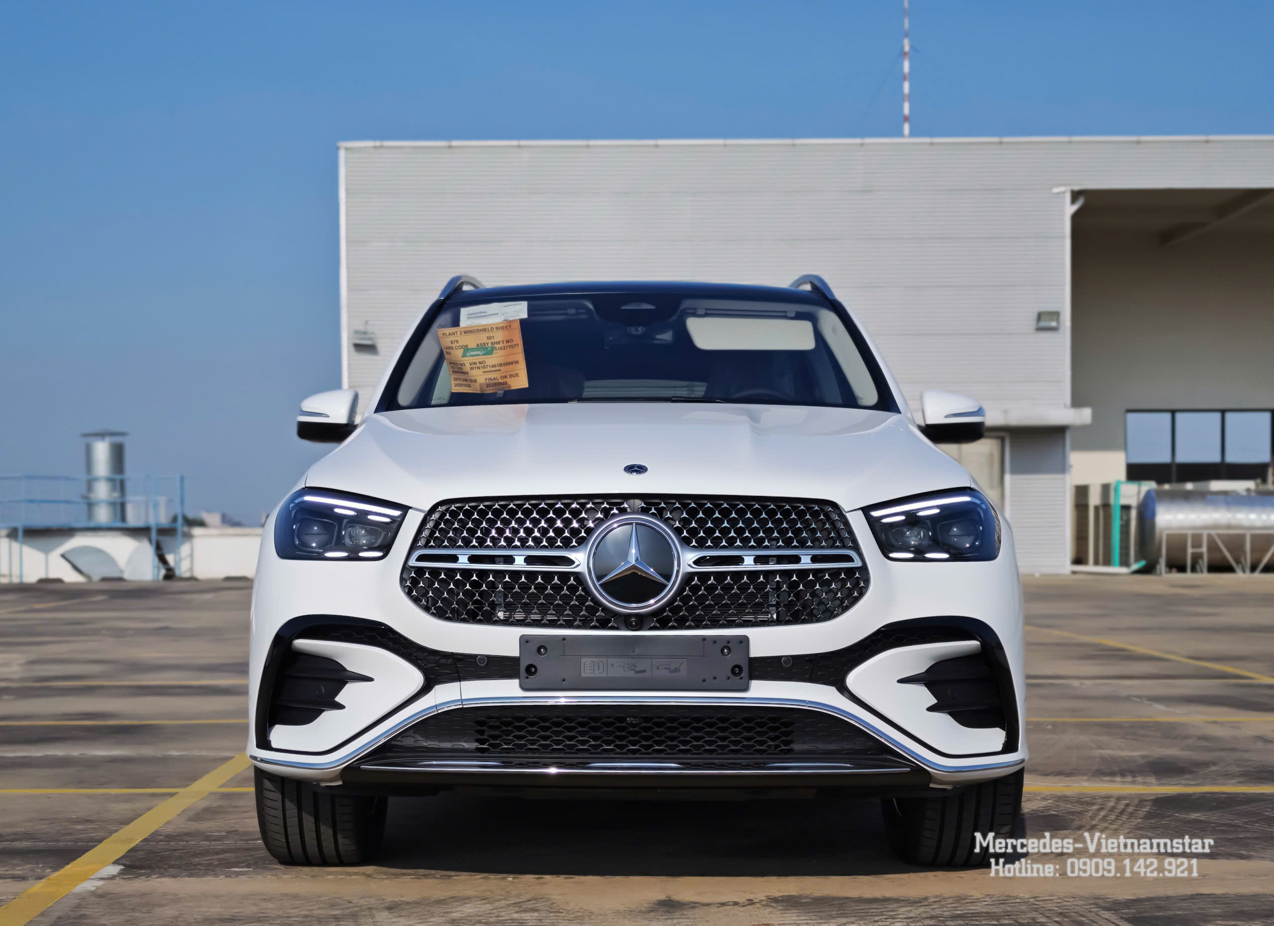 Mercedes-Benz GLE 400e 4MATIC màu Trắng Polar White đầy cuốn hút.