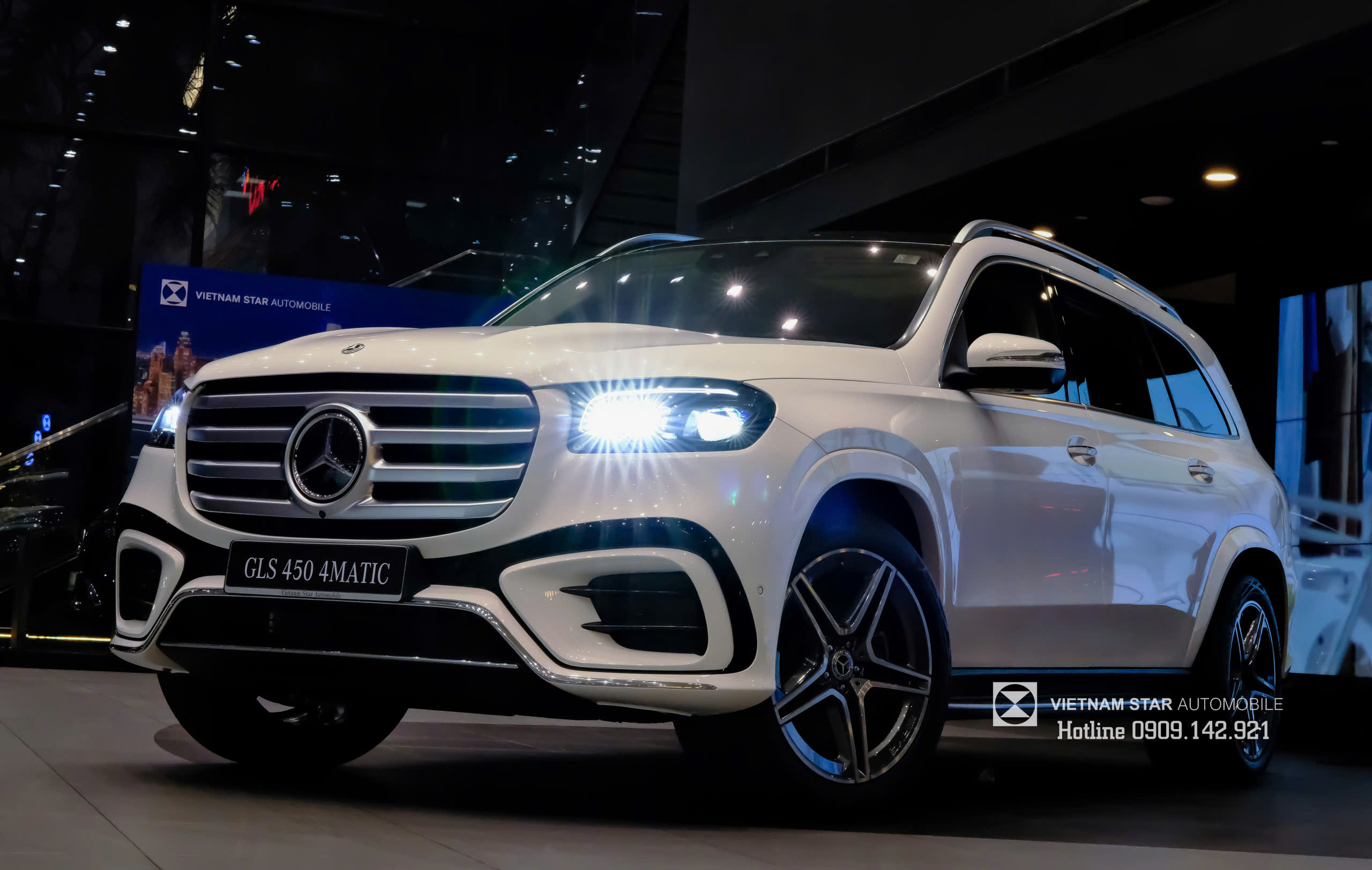 Hệ thống đèn Multibeam LED trên Mercedes-Benz GLS450 màu trắng