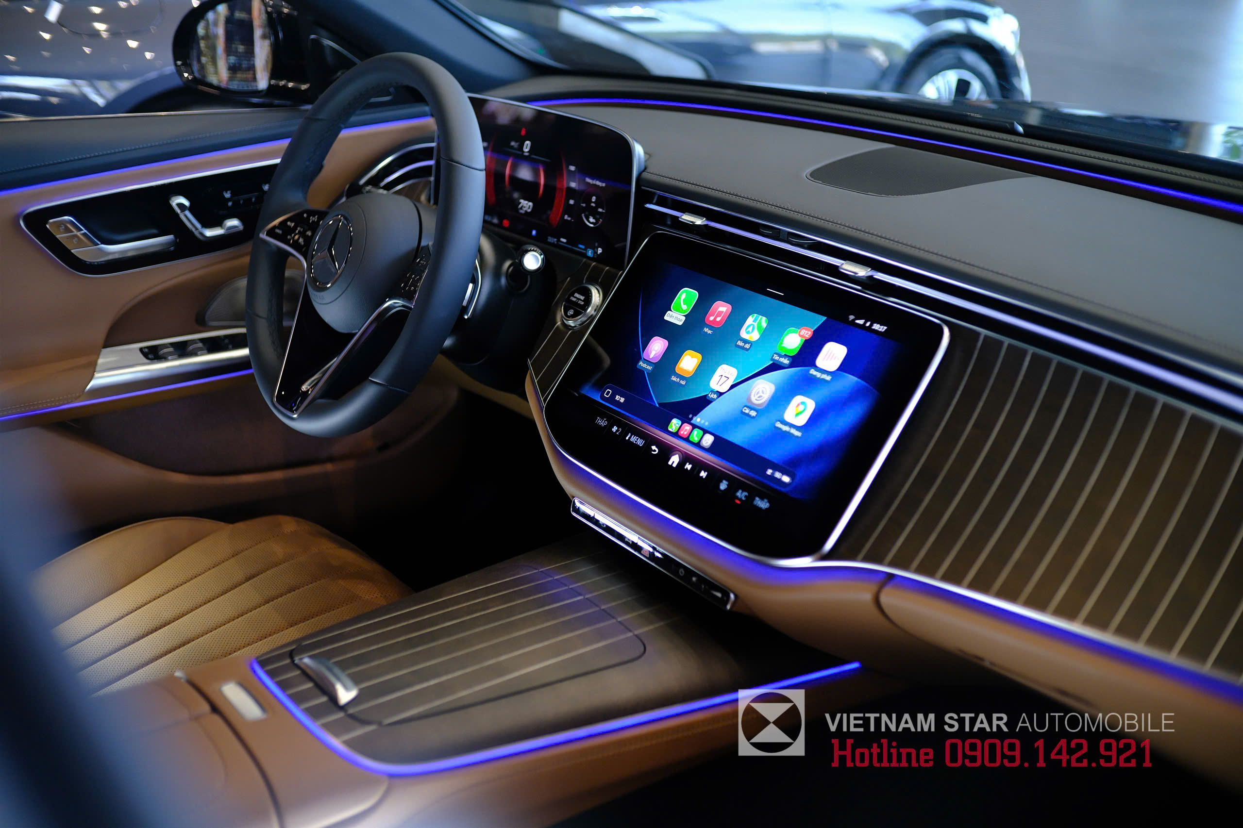 khoang lái e200 avantgarde màn hình trung tâm MBUX 14.4-inch và màn hình người lái 12.3-inch