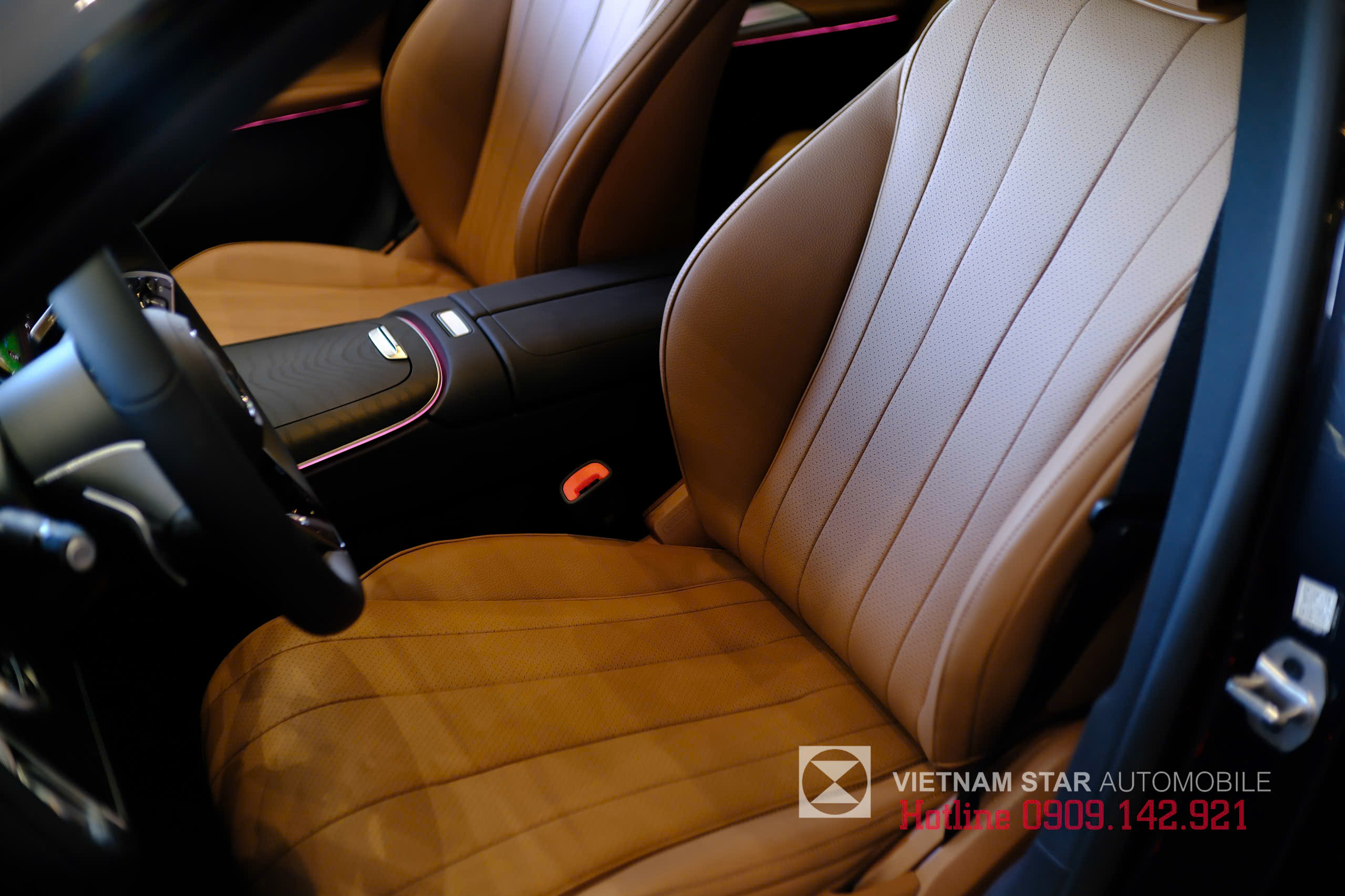 ghế thể thao phía trước e 200 avantgarde có tính năng chỉnh điện và nhớ 3 vị trí